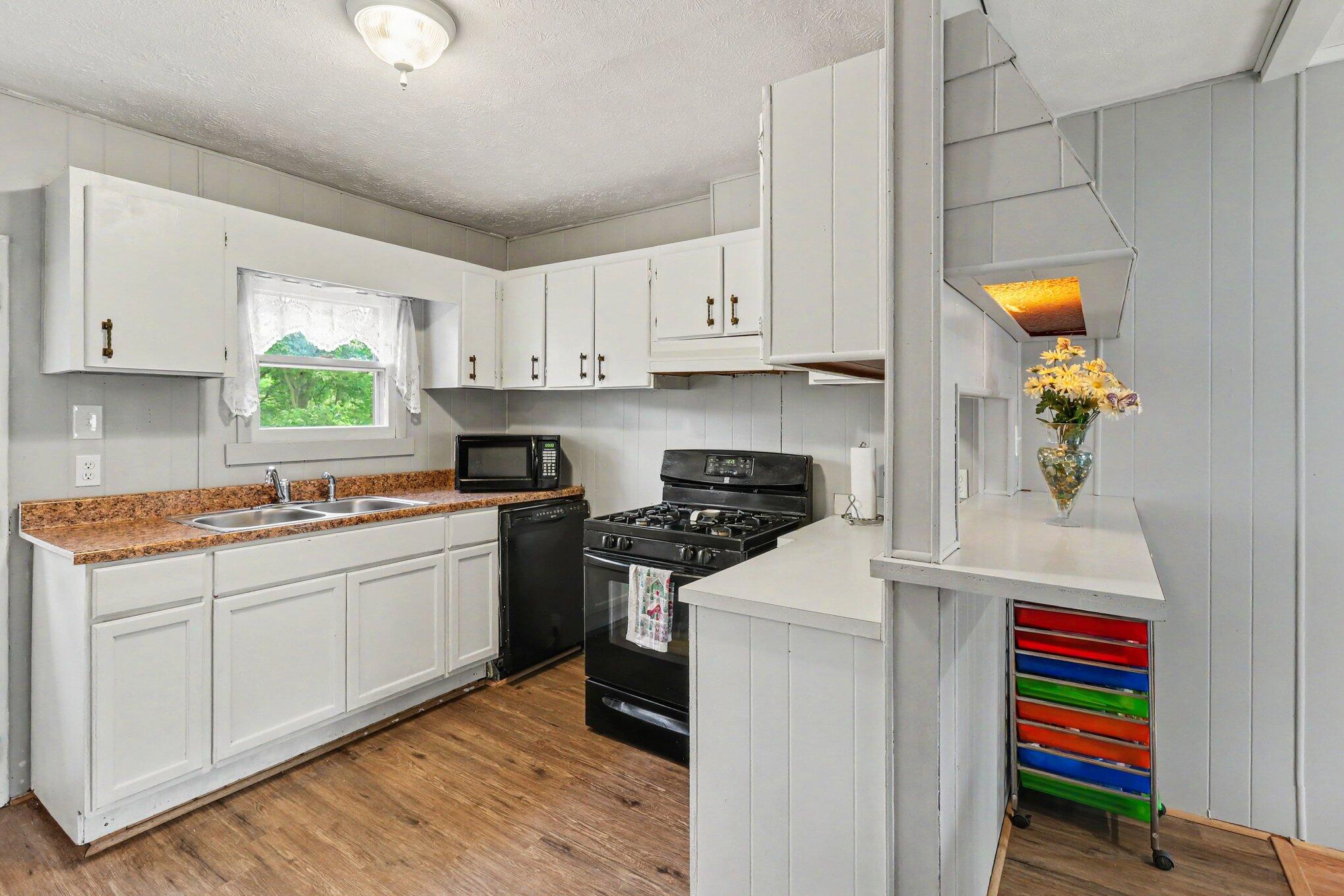 2976 Senour Road Property Photo 7
