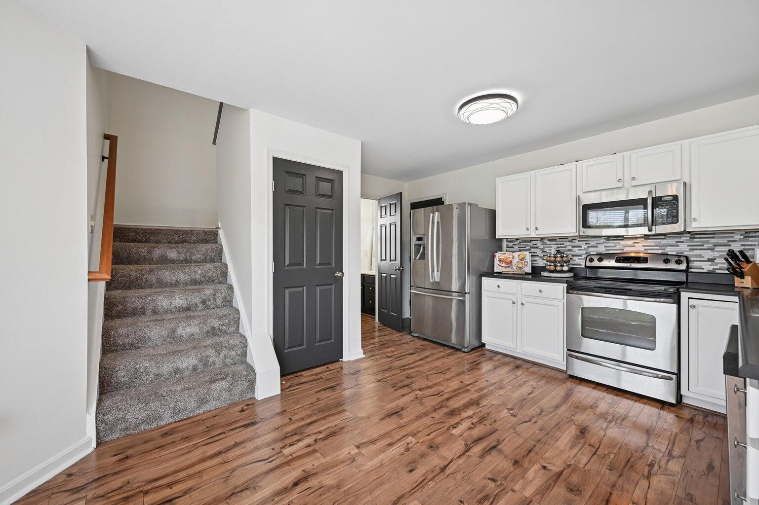 10133 Meadow Glen Drive Property Photo 4