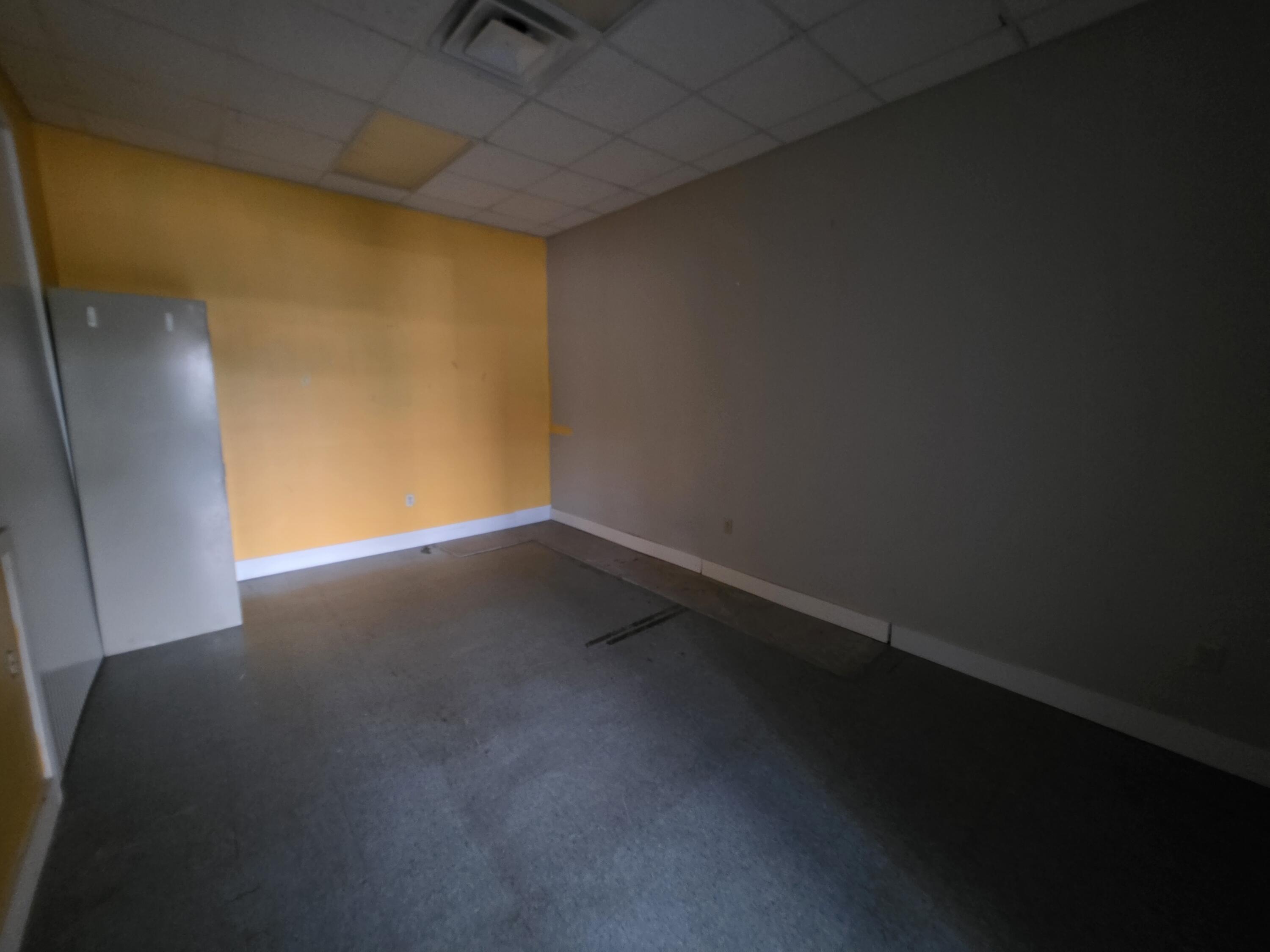 385 Violet Road, E Property Photo 9