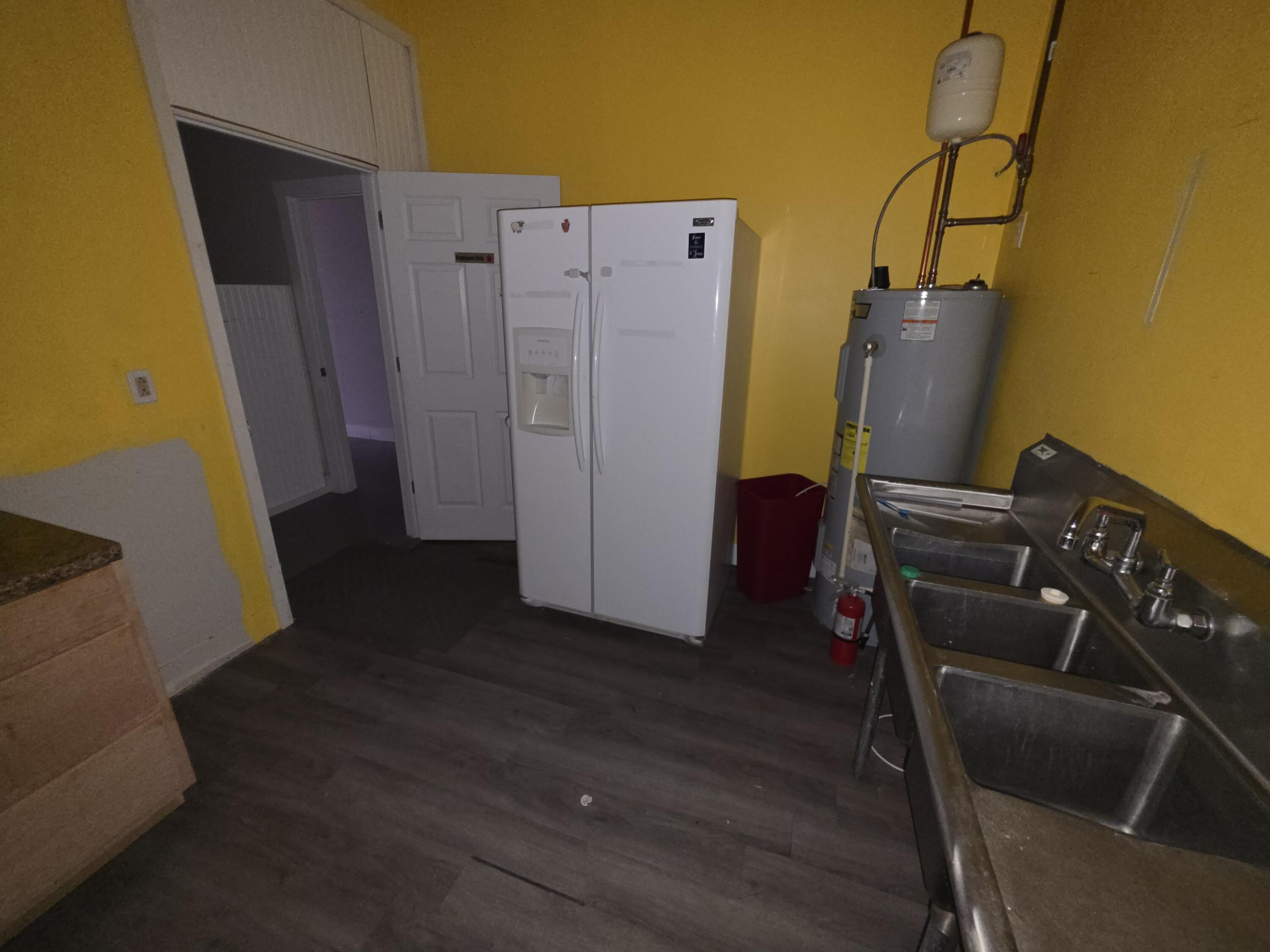385 Violet Road, E Property Photo 13