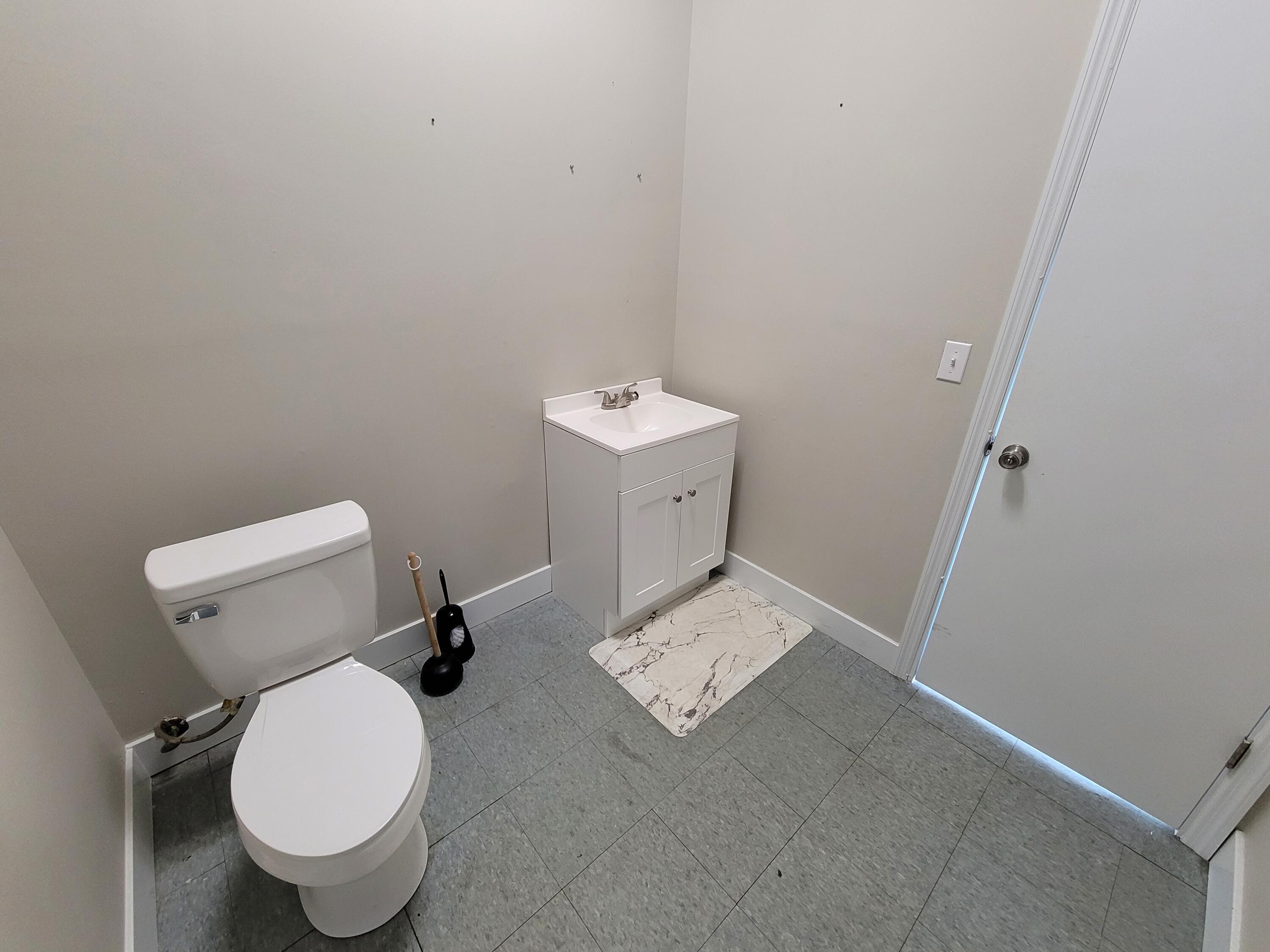 385 Violet Road, E Property Photo 20