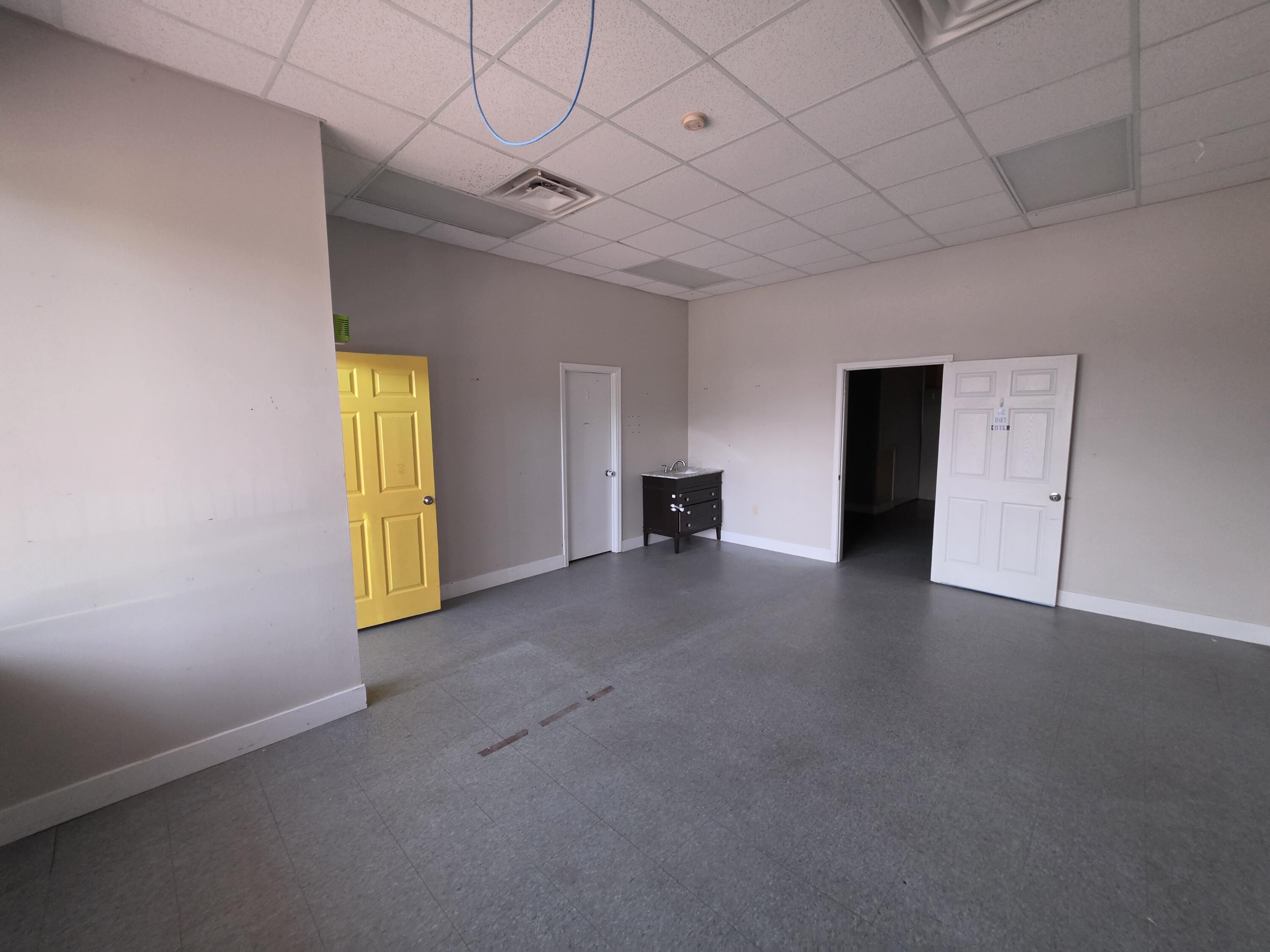 385 Violet Road, D Property Photo 8