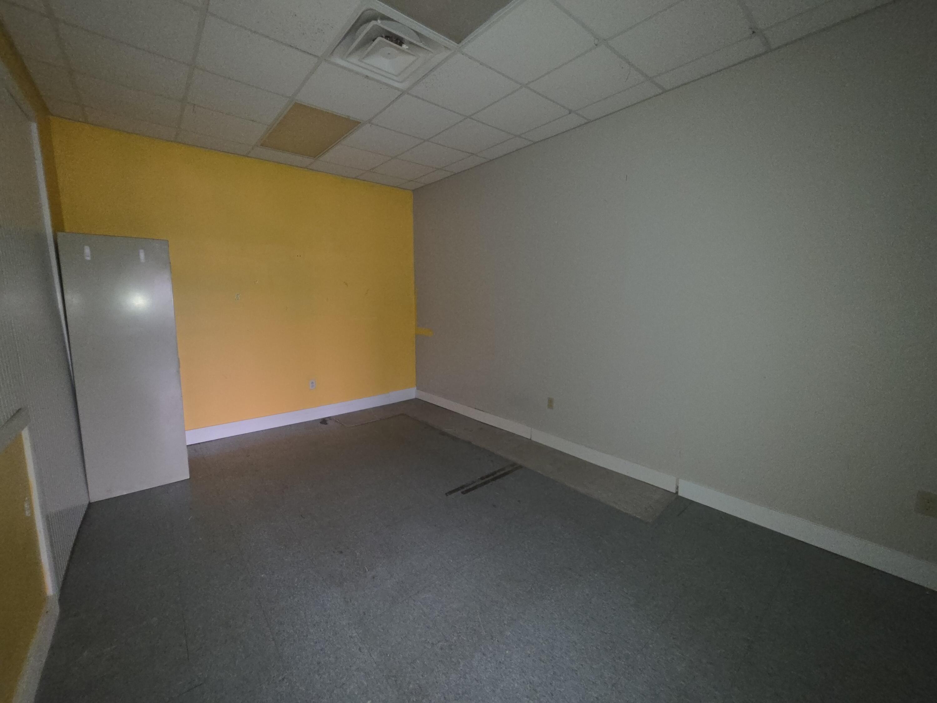385 Violet Road, D Property Photo 9