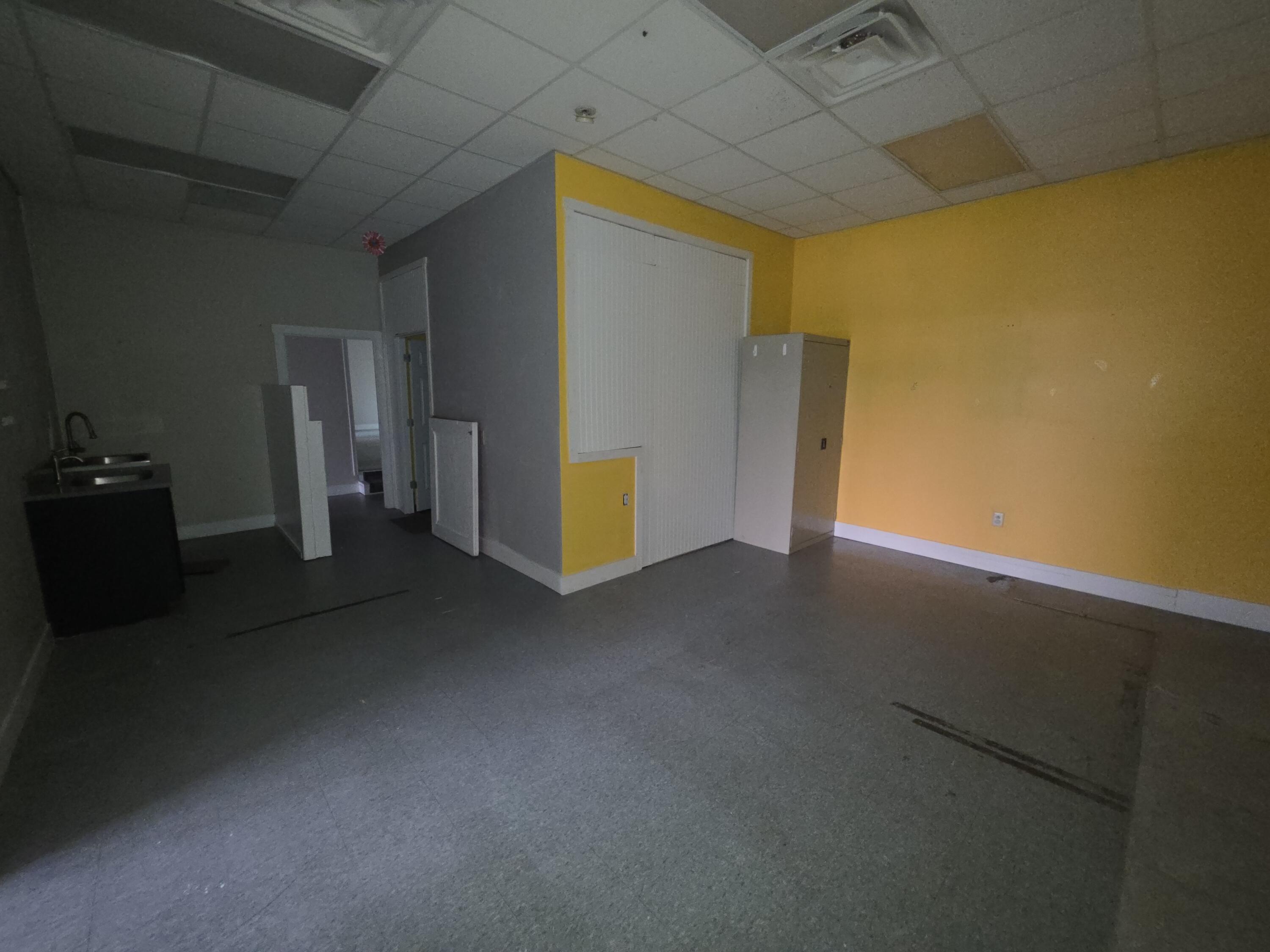385 Violet Road, D Property Photo 10