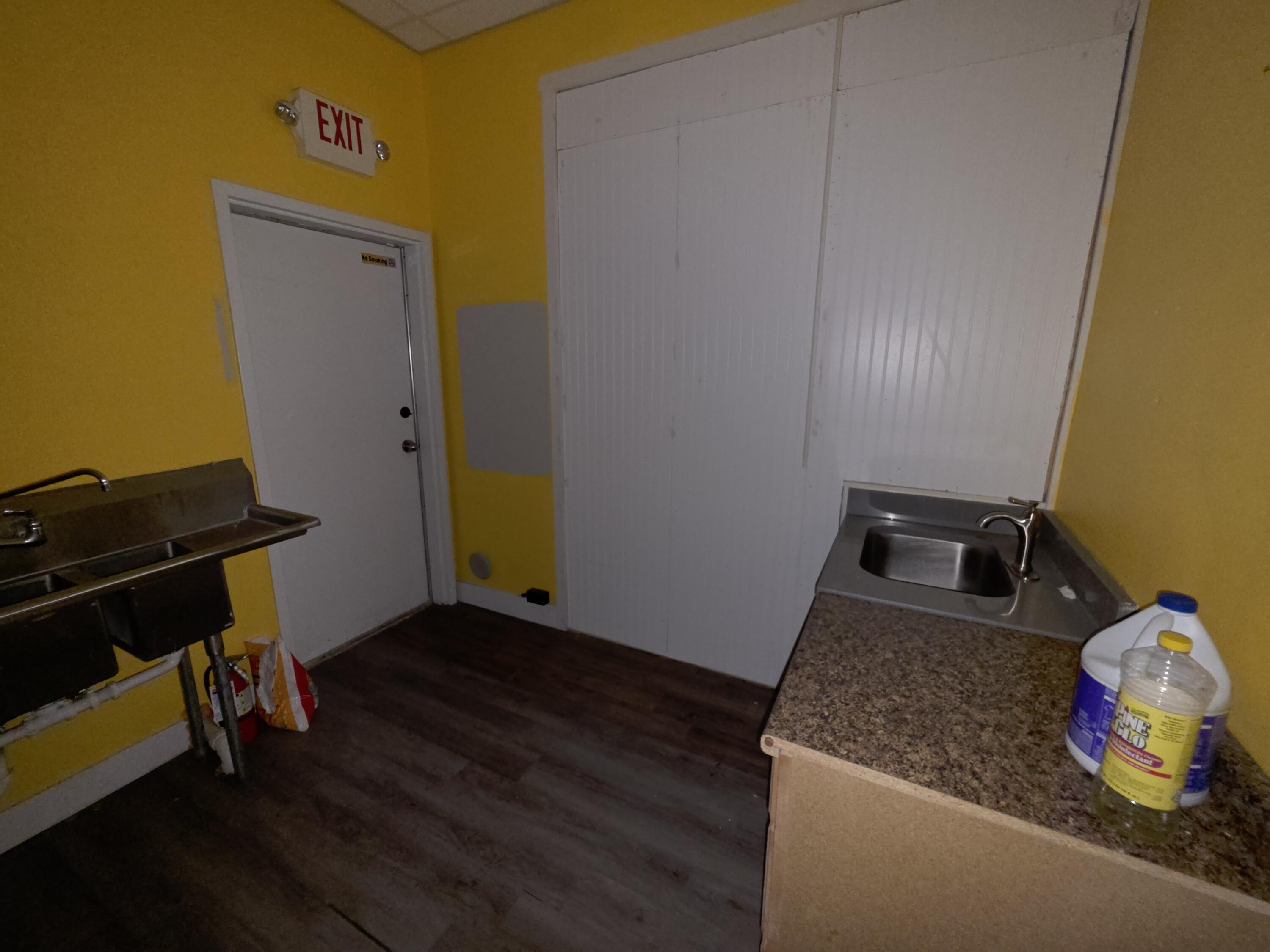 385 Violet Road, D Property Photo 11