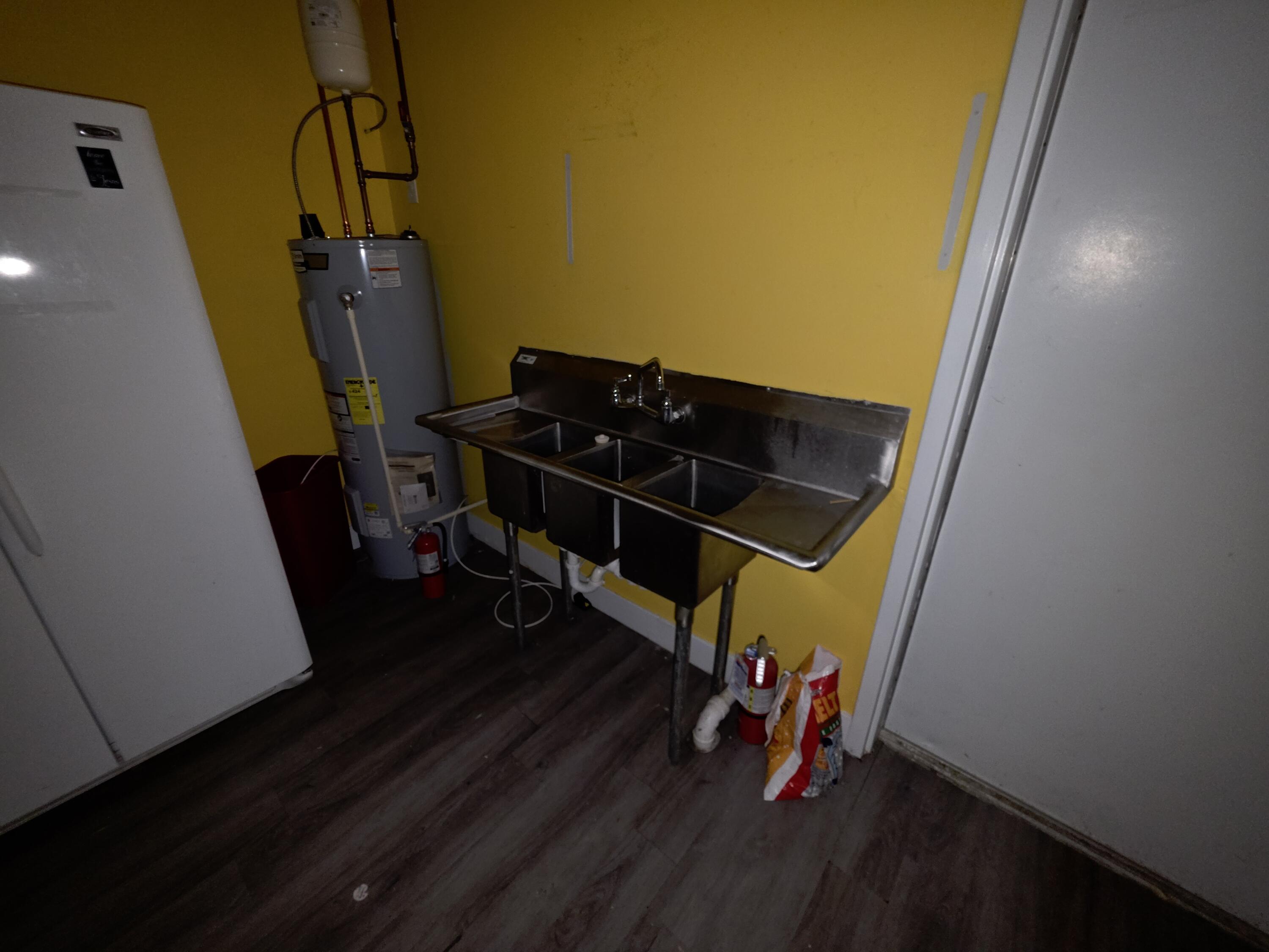 385 Violet Road, D Property Photo 12