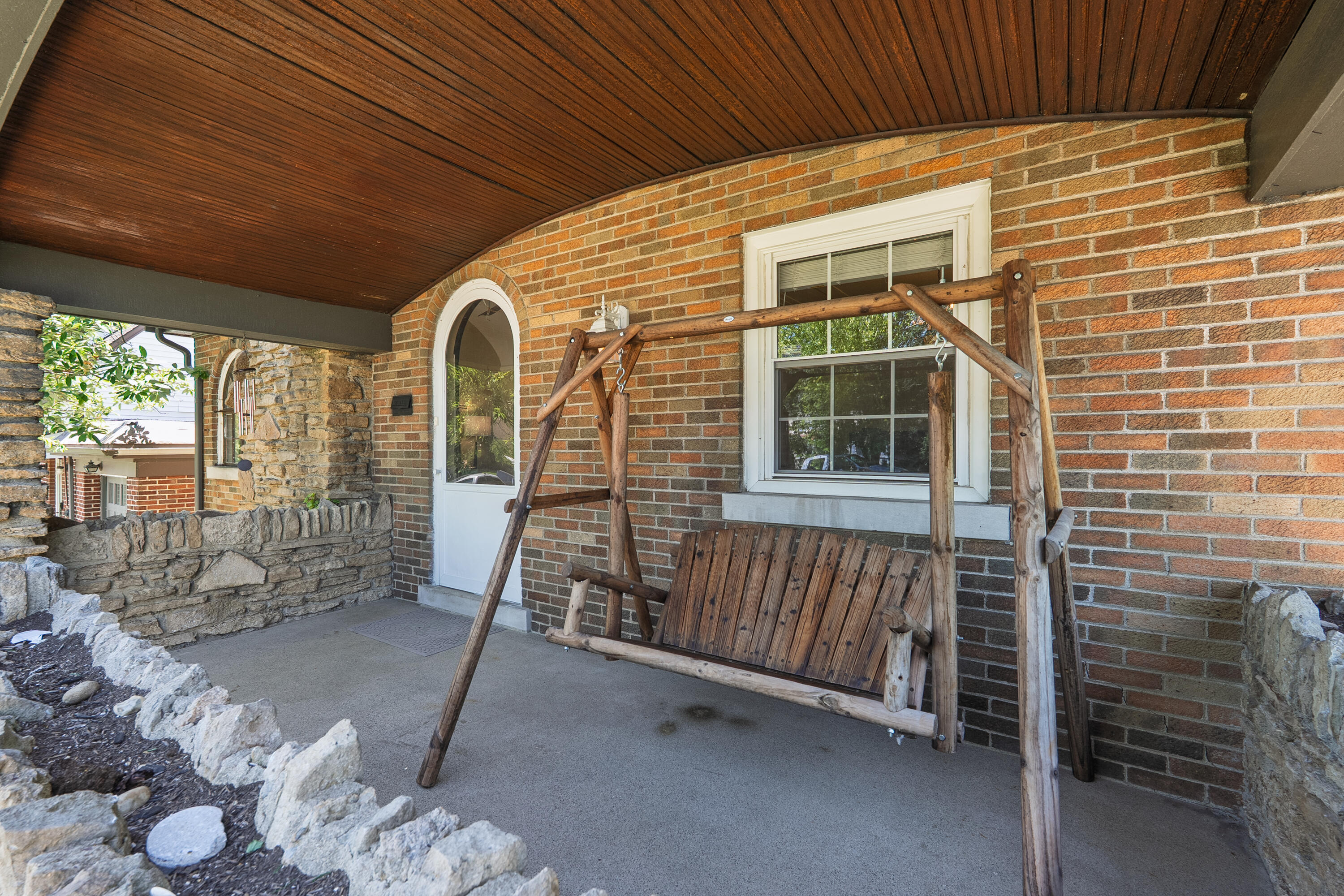 904 Clayton Court Property Photo 4