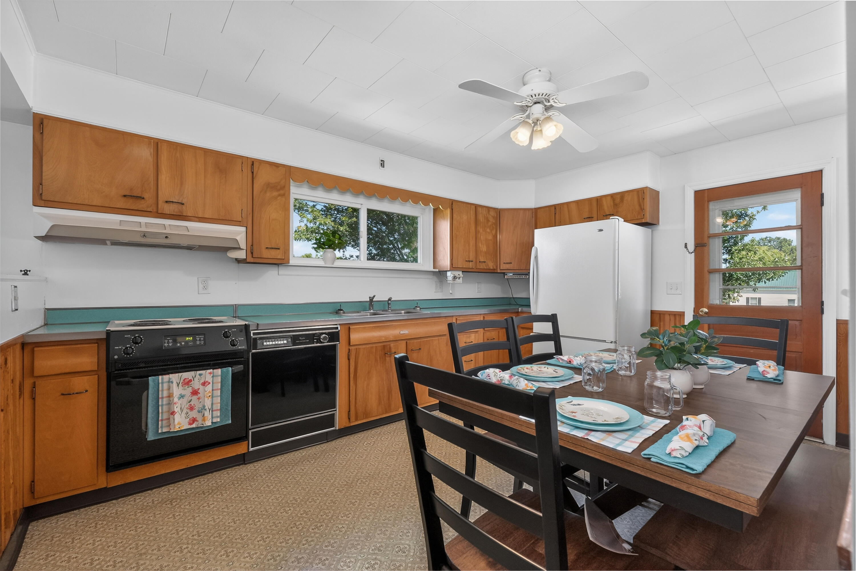 219 Sunset Drive Property Photo 2