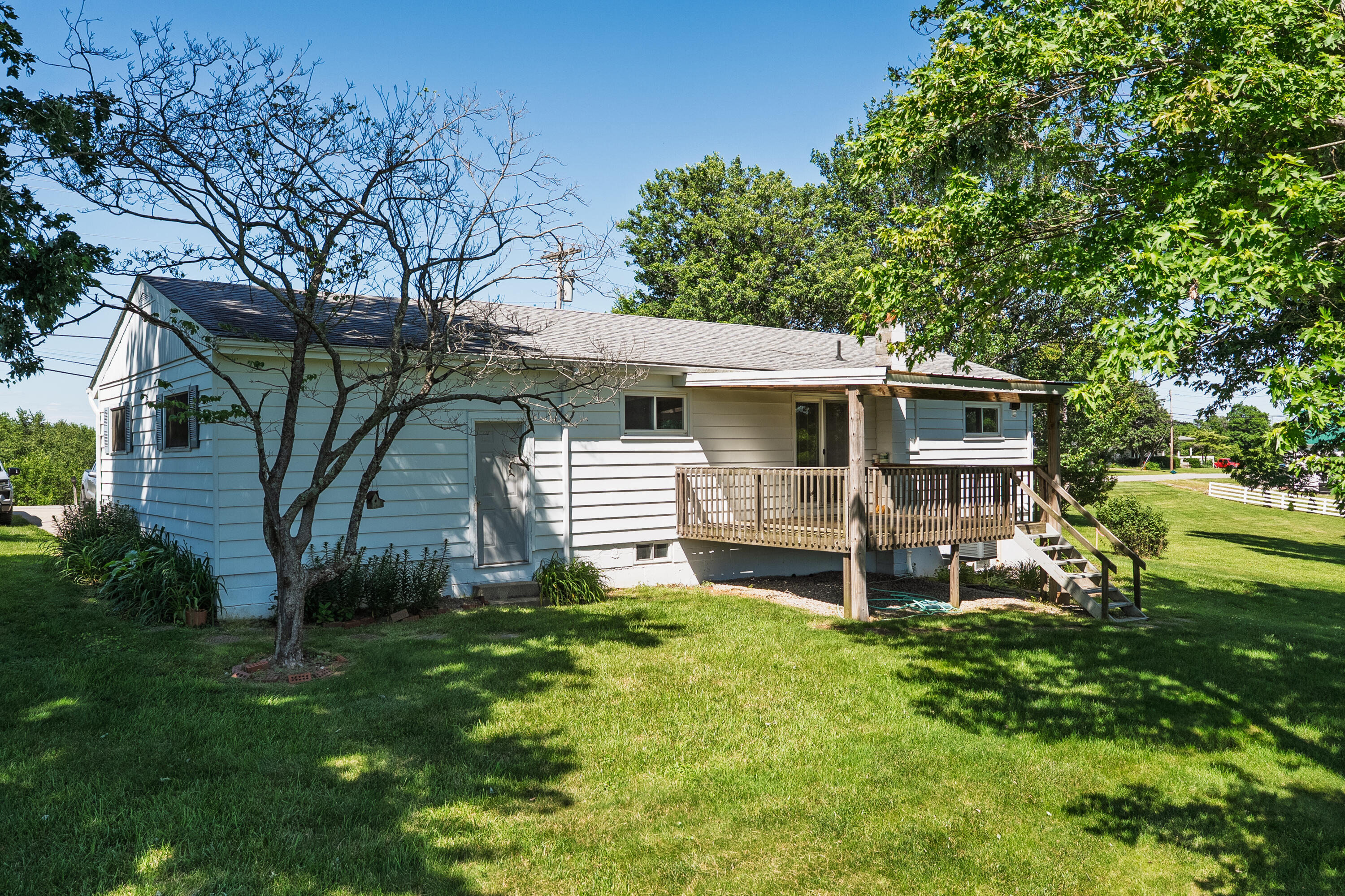 219 Sunset Drive Property Photo 5
