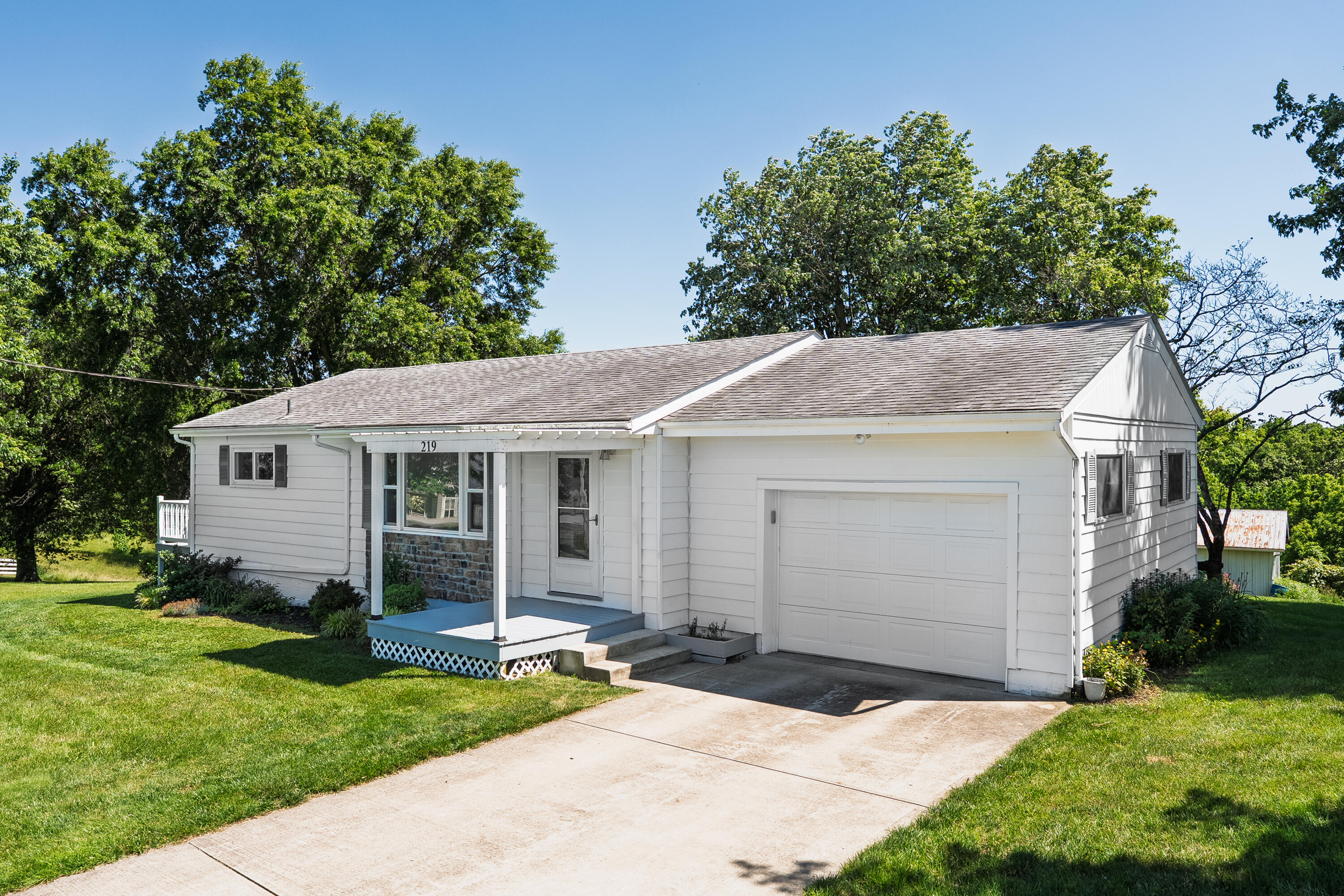 219 Sunset Drive Property Photo 8