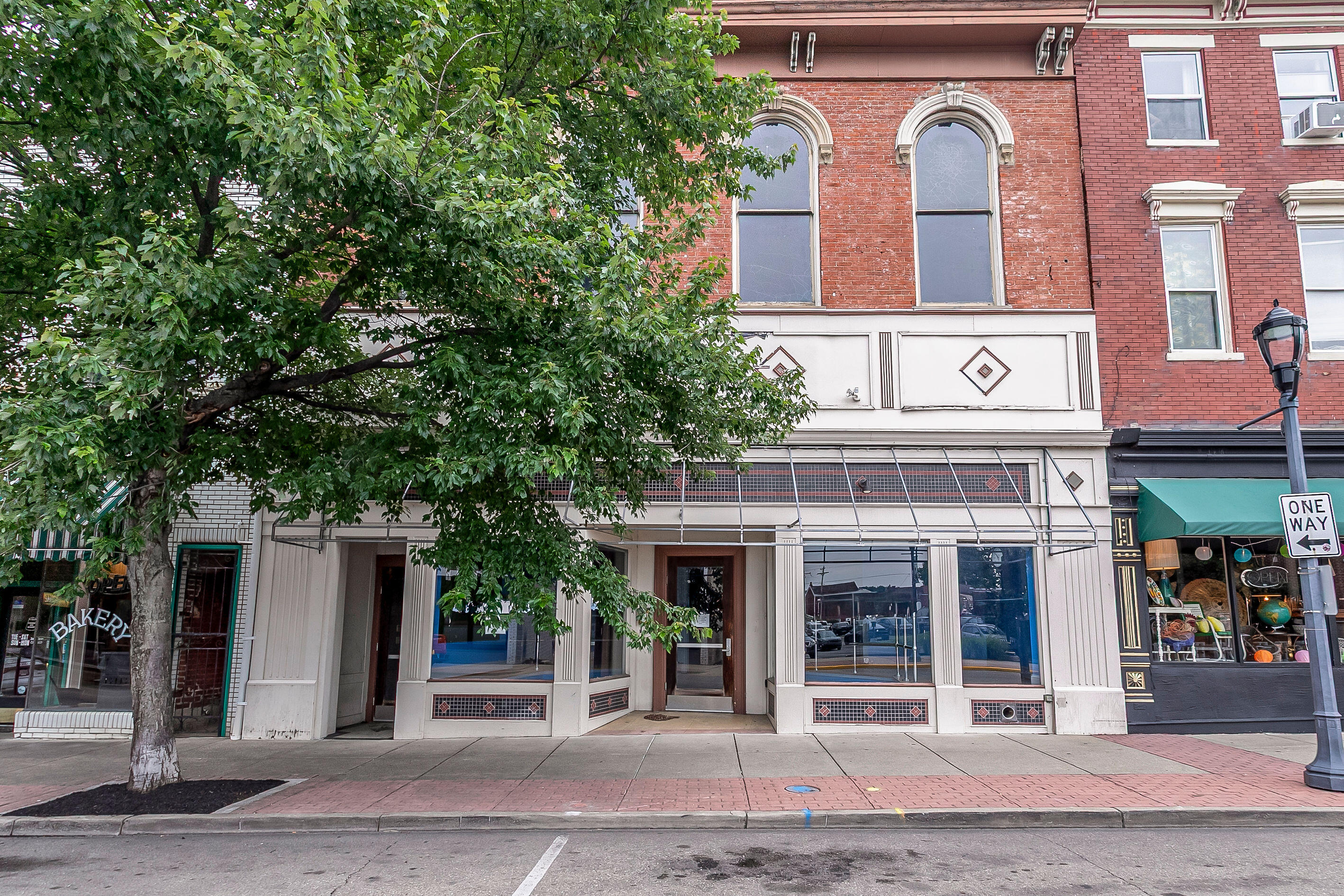 921 Monmouth Street