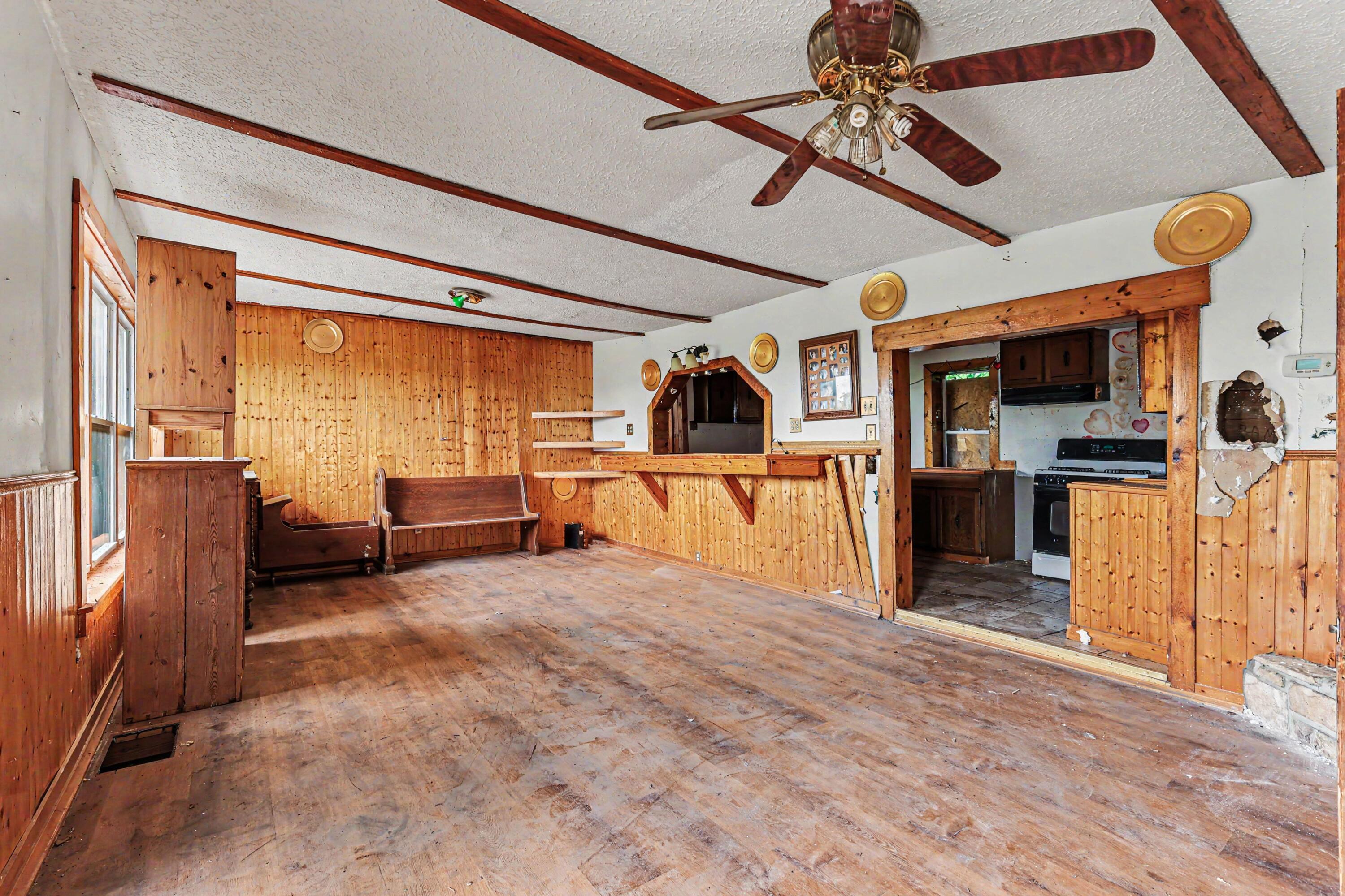 103 River Road Property Photo 6