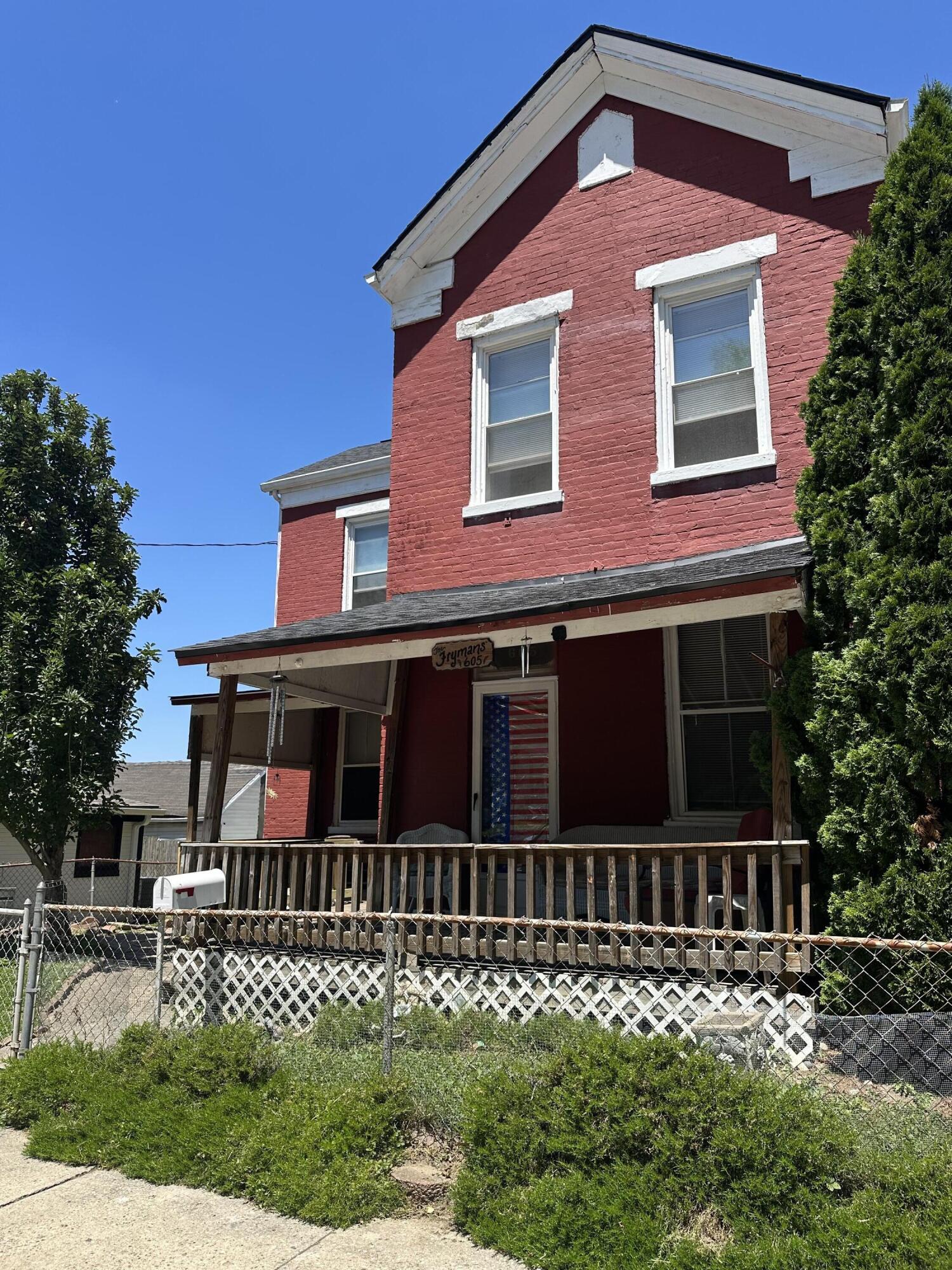 605 8th Avenue Property Photo 1