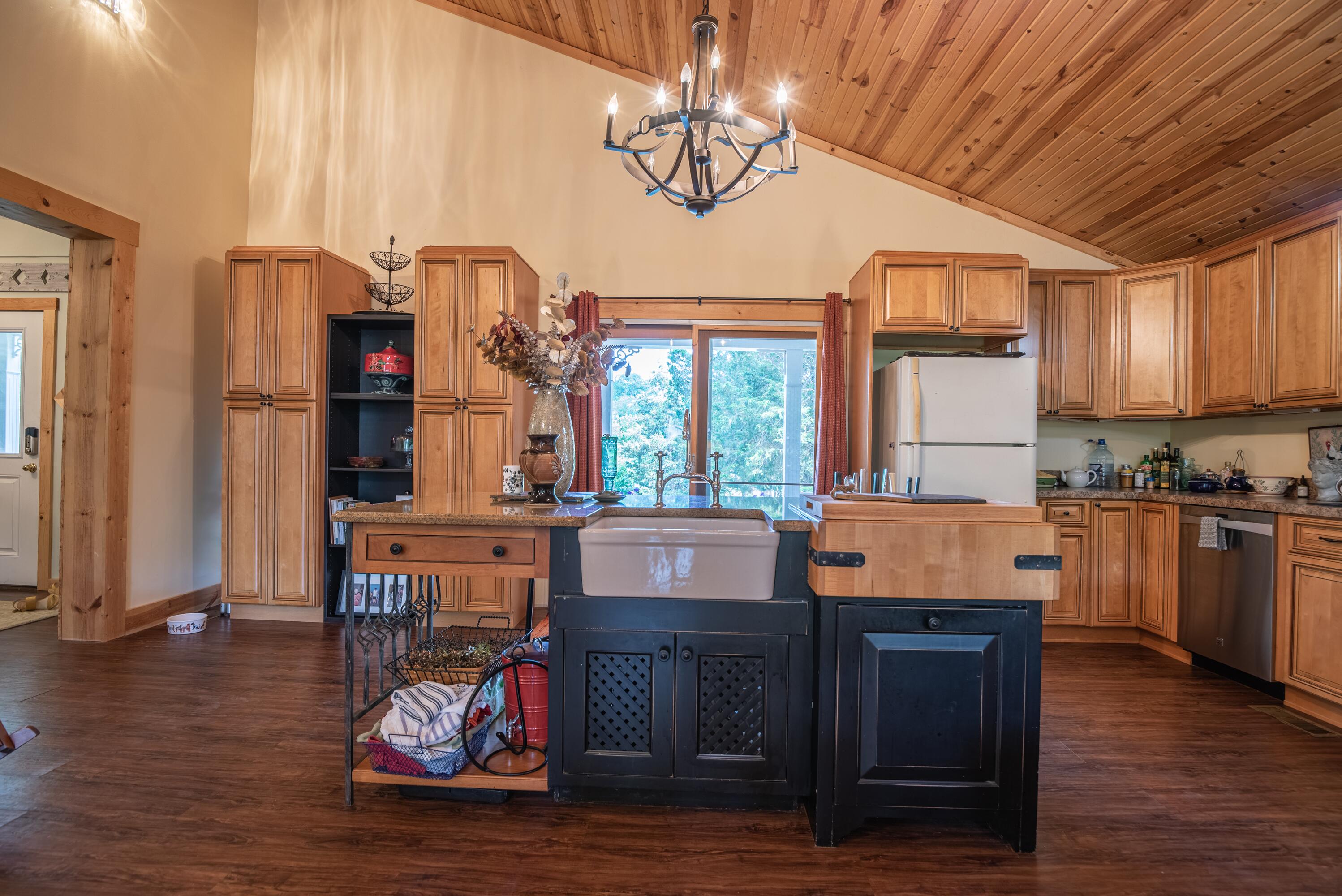 1145 Hillandale Road Property Photo 9