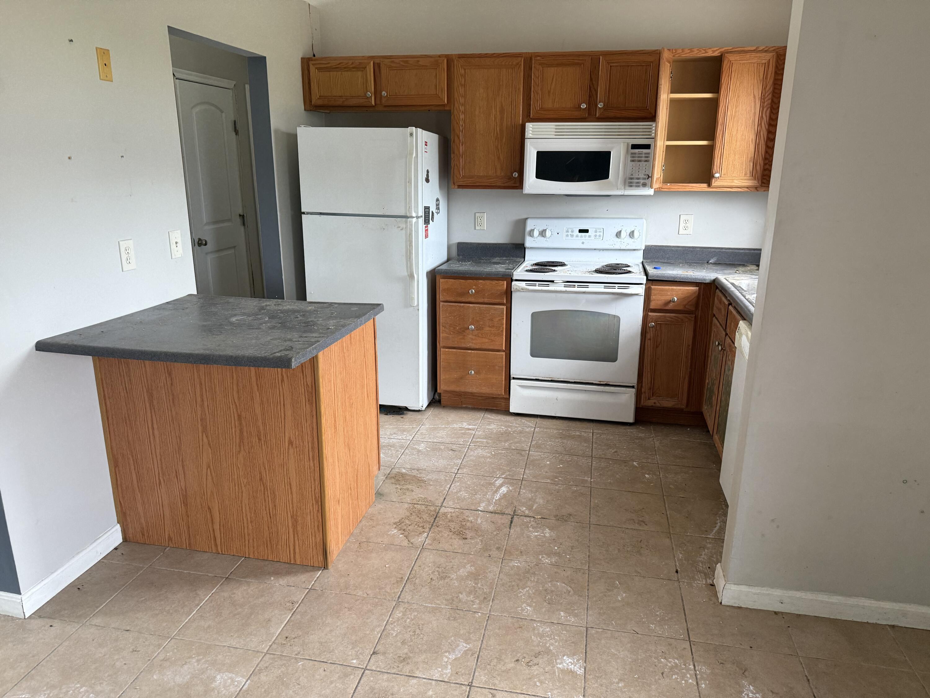 2572 Ivan Court Property Photo 3