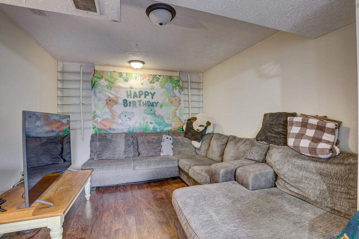638 Brooklyn Avenue Property Photo 3