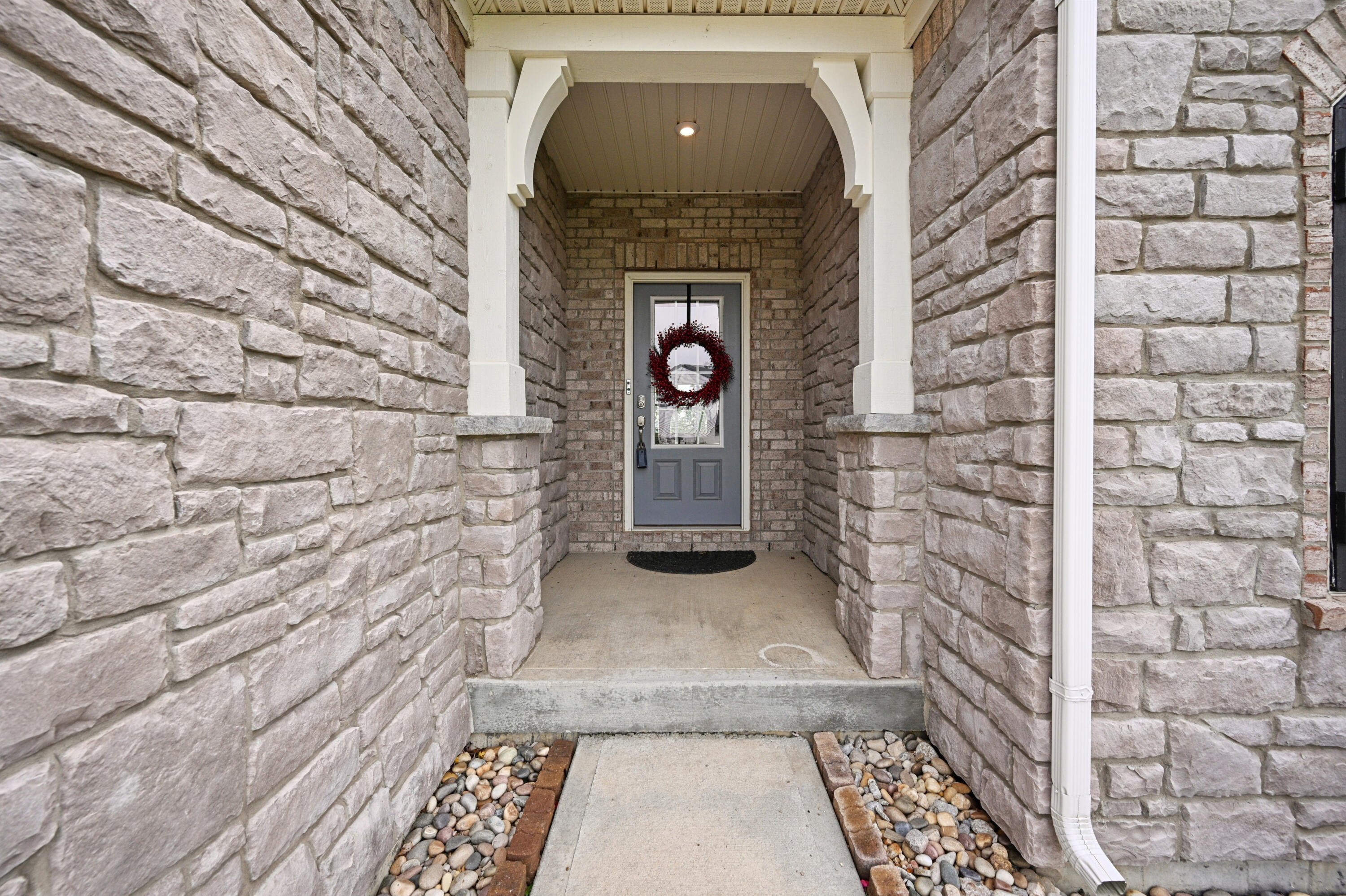 3852 Sherbourne Drive Property Photo 3