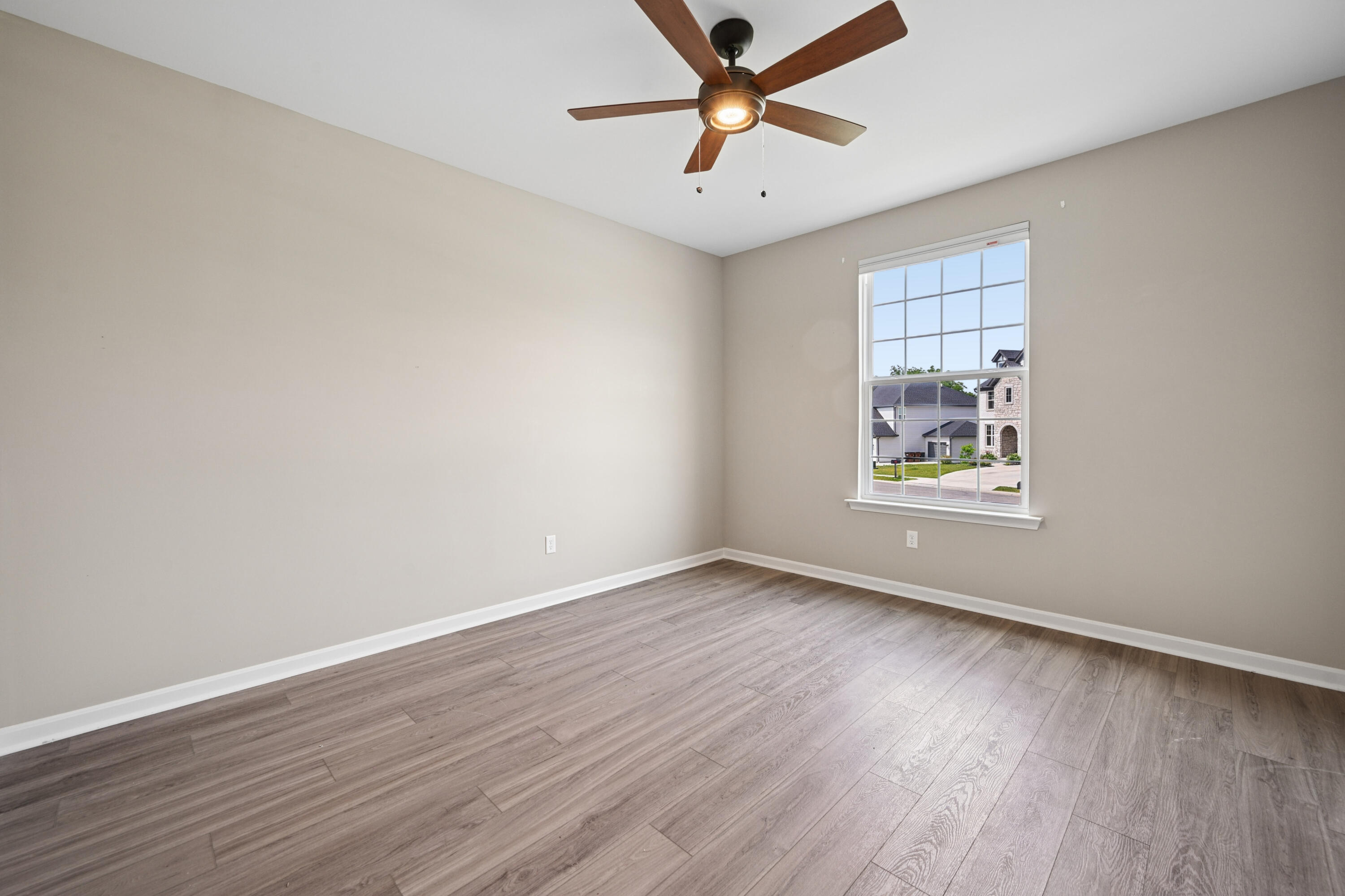 3852 Sherbourne Drive Property Photo 9