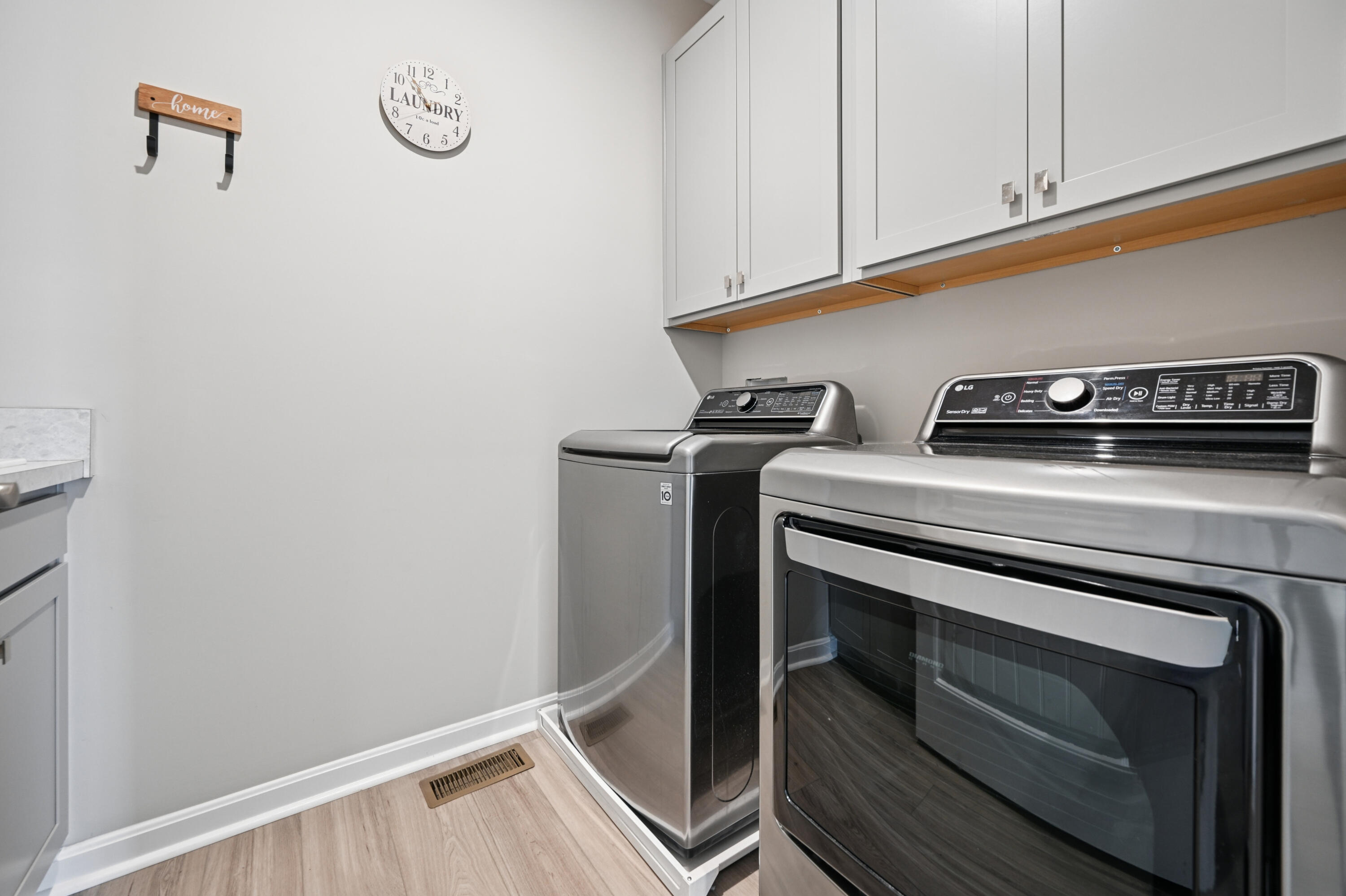 3852 Sherbourne Drive Property Photo 22