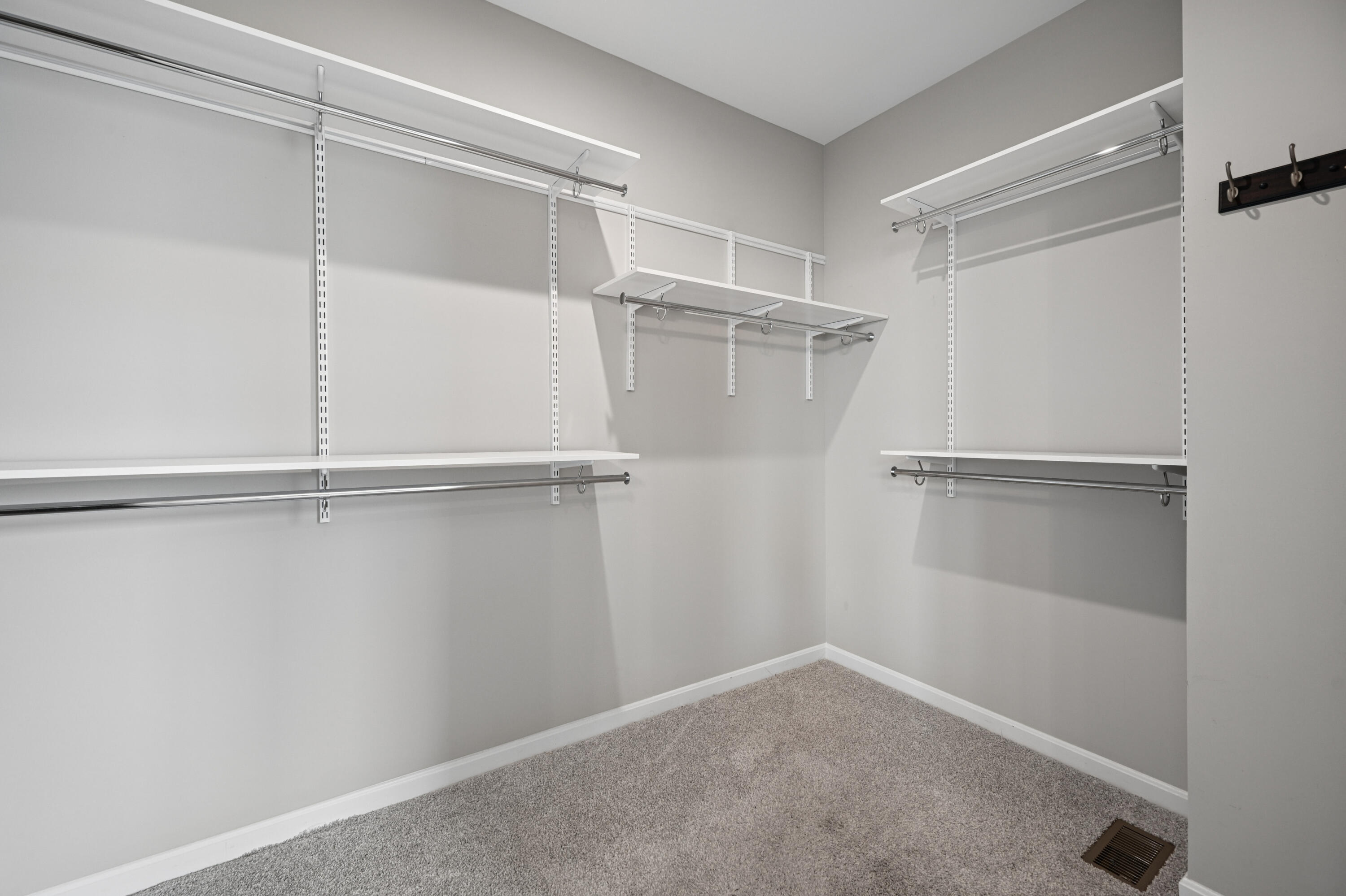 3852 Sherbourne Drive Property Photo 23