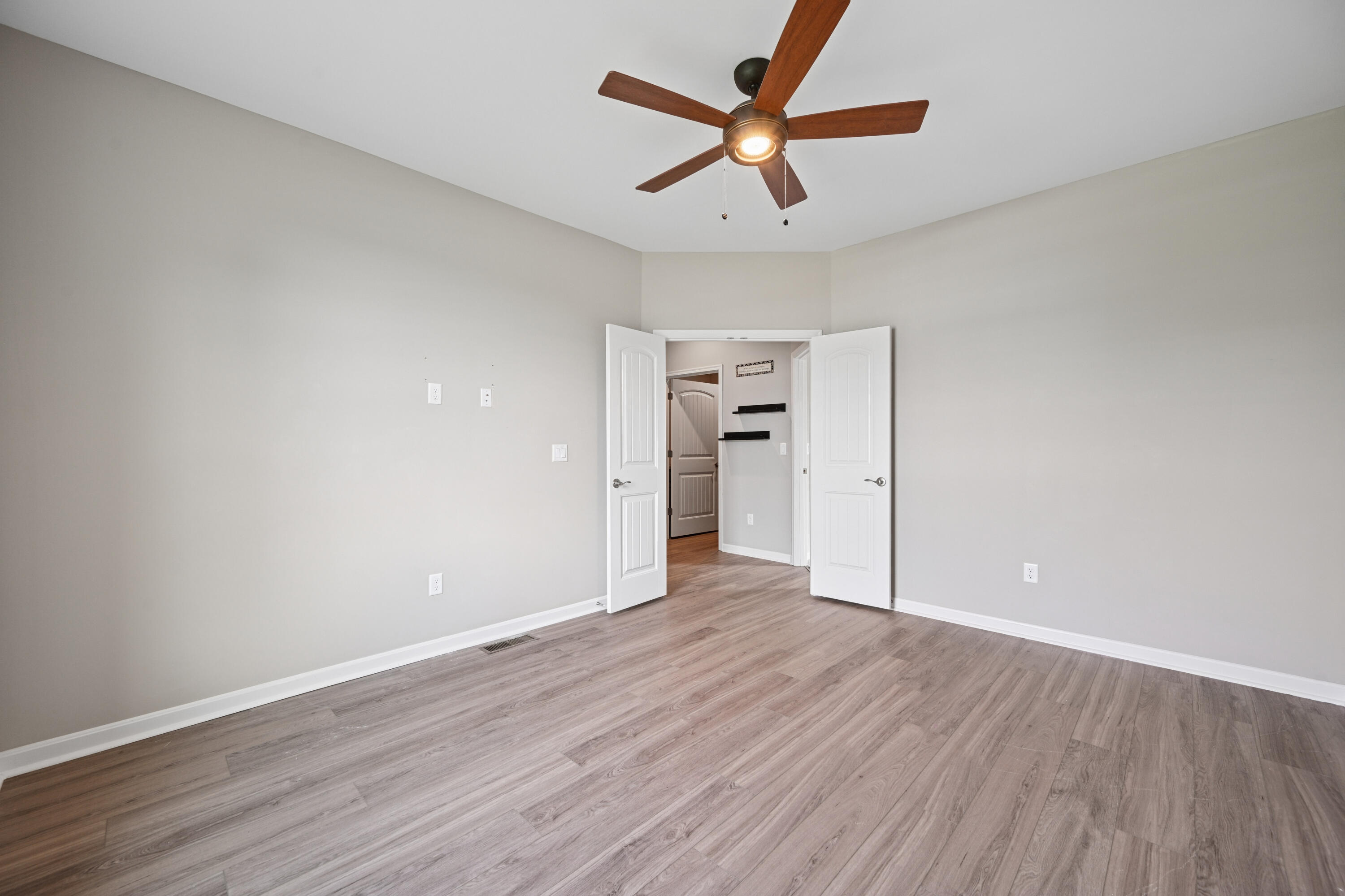 3852 Sherbourne Drive Property Photo 30