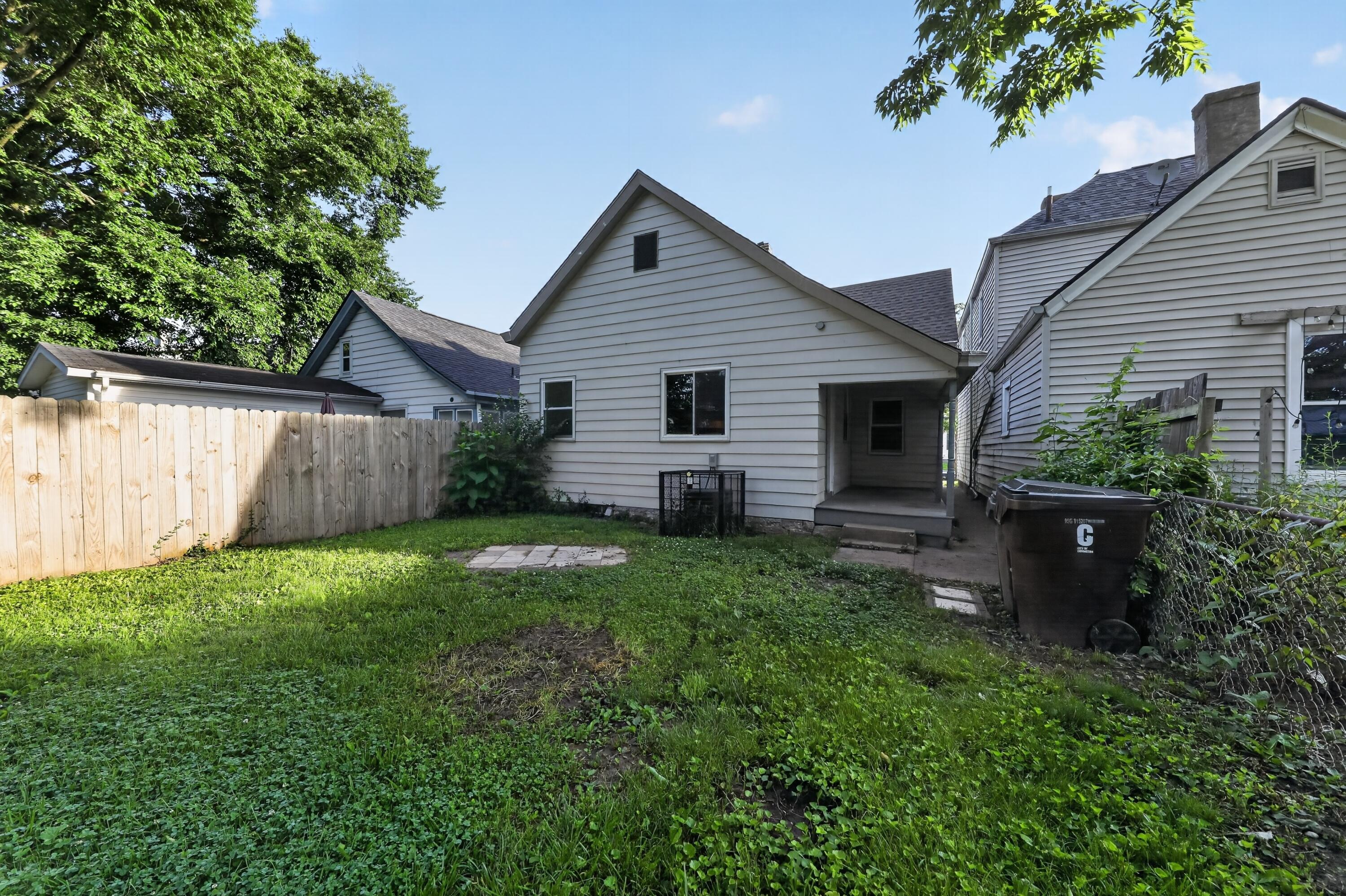 157 E 42nd Street Property Photo 2