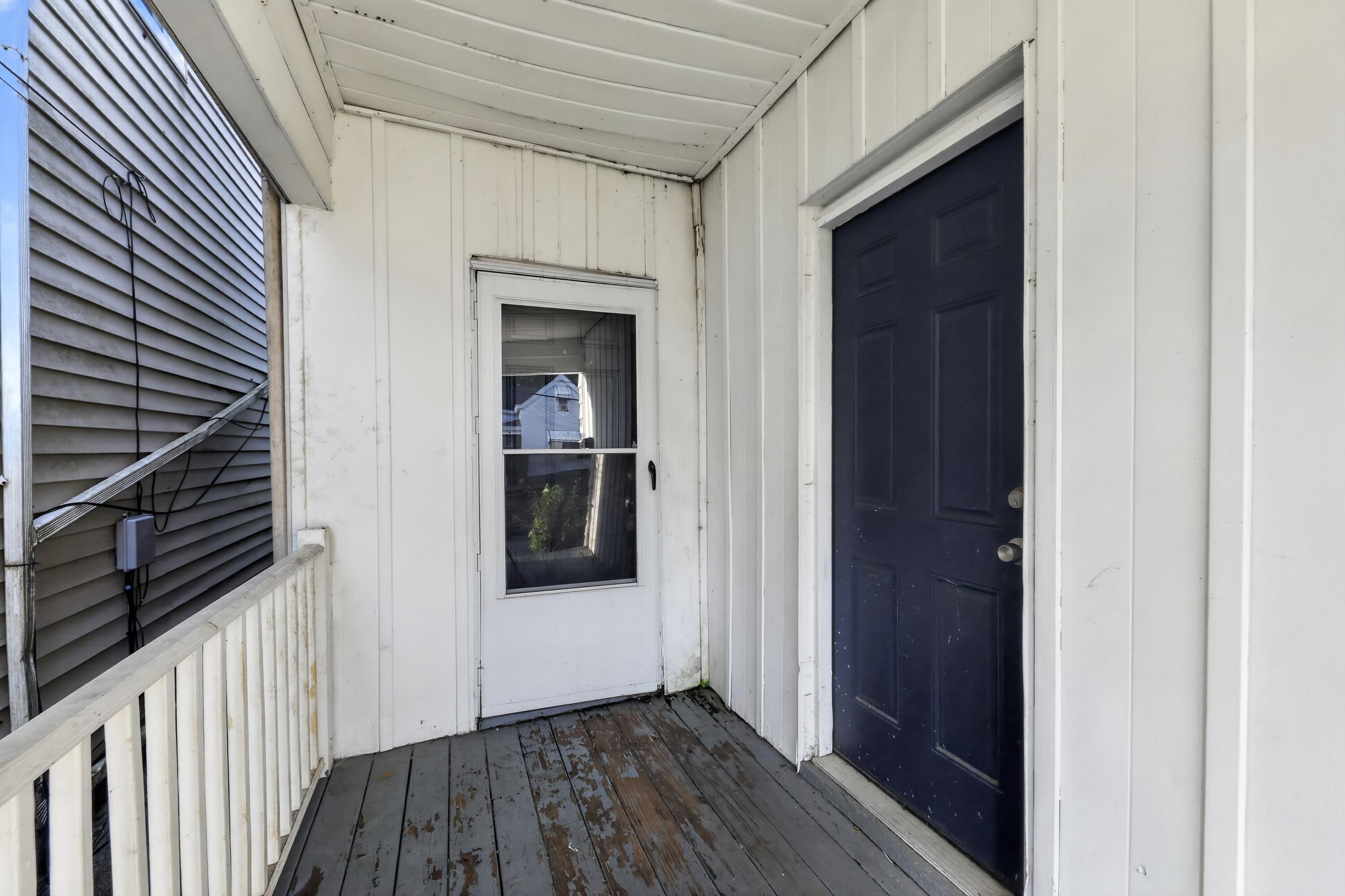 157 E 42nd Street Property Photo 4