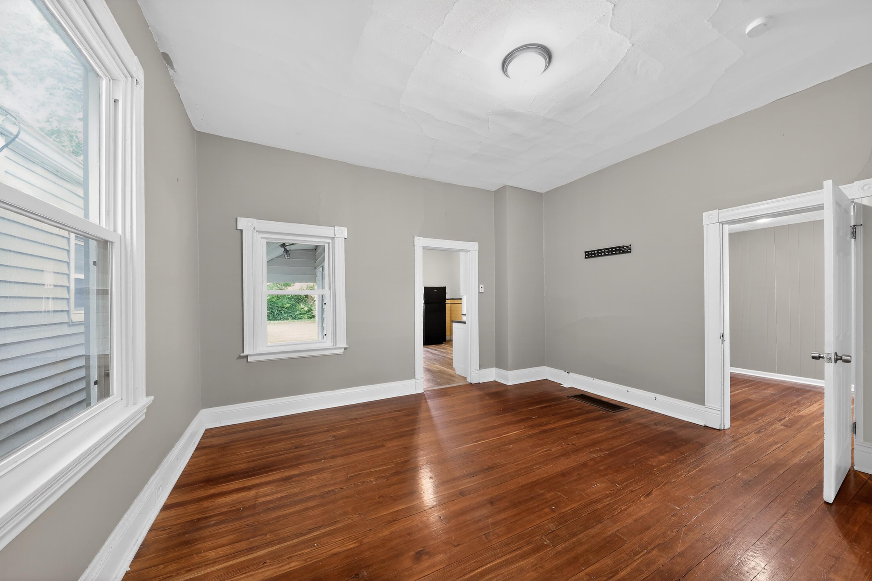 157 E 42nd Street Property Photo 7