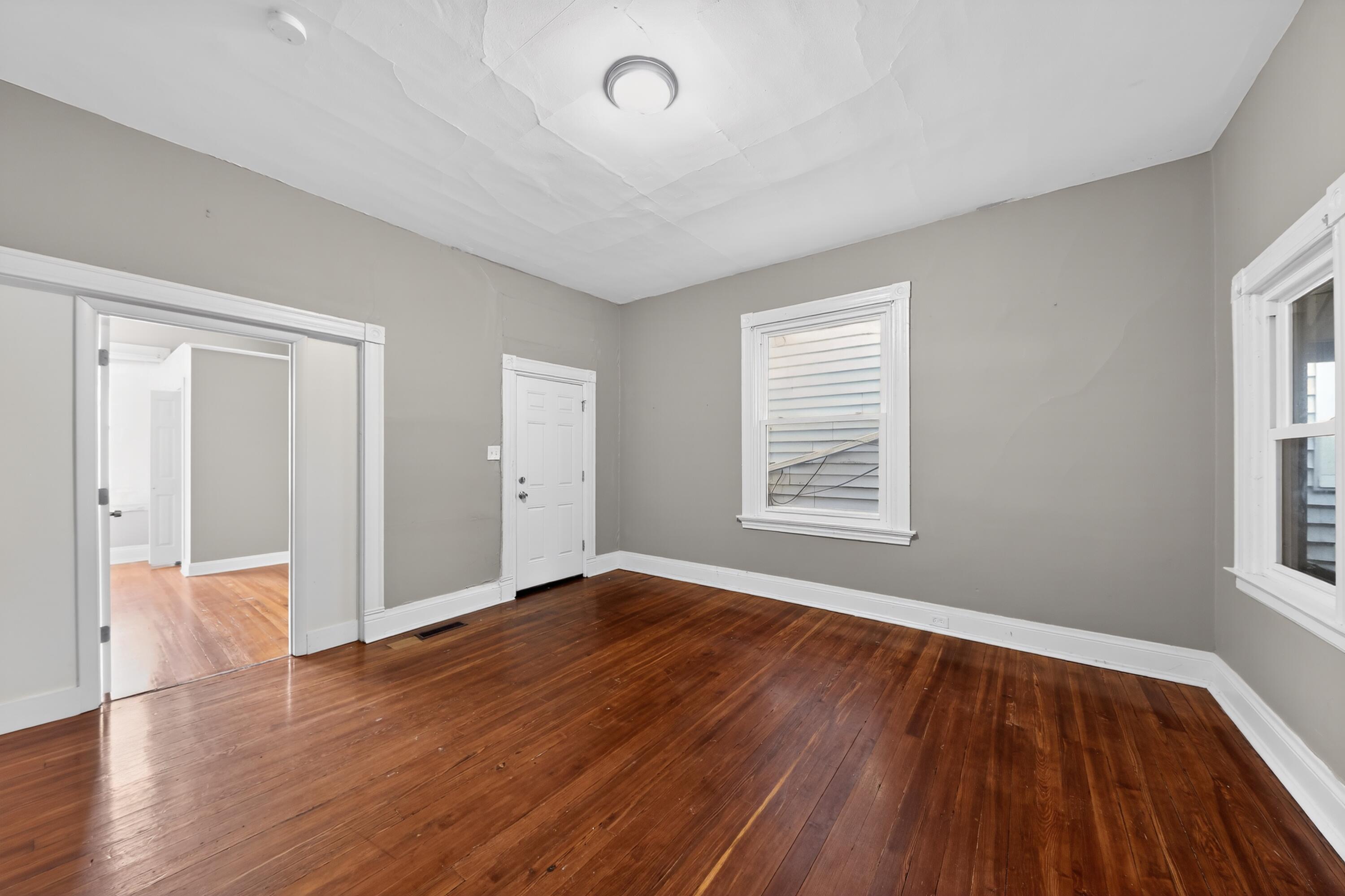 157 E 42nd Street Property Photo 9