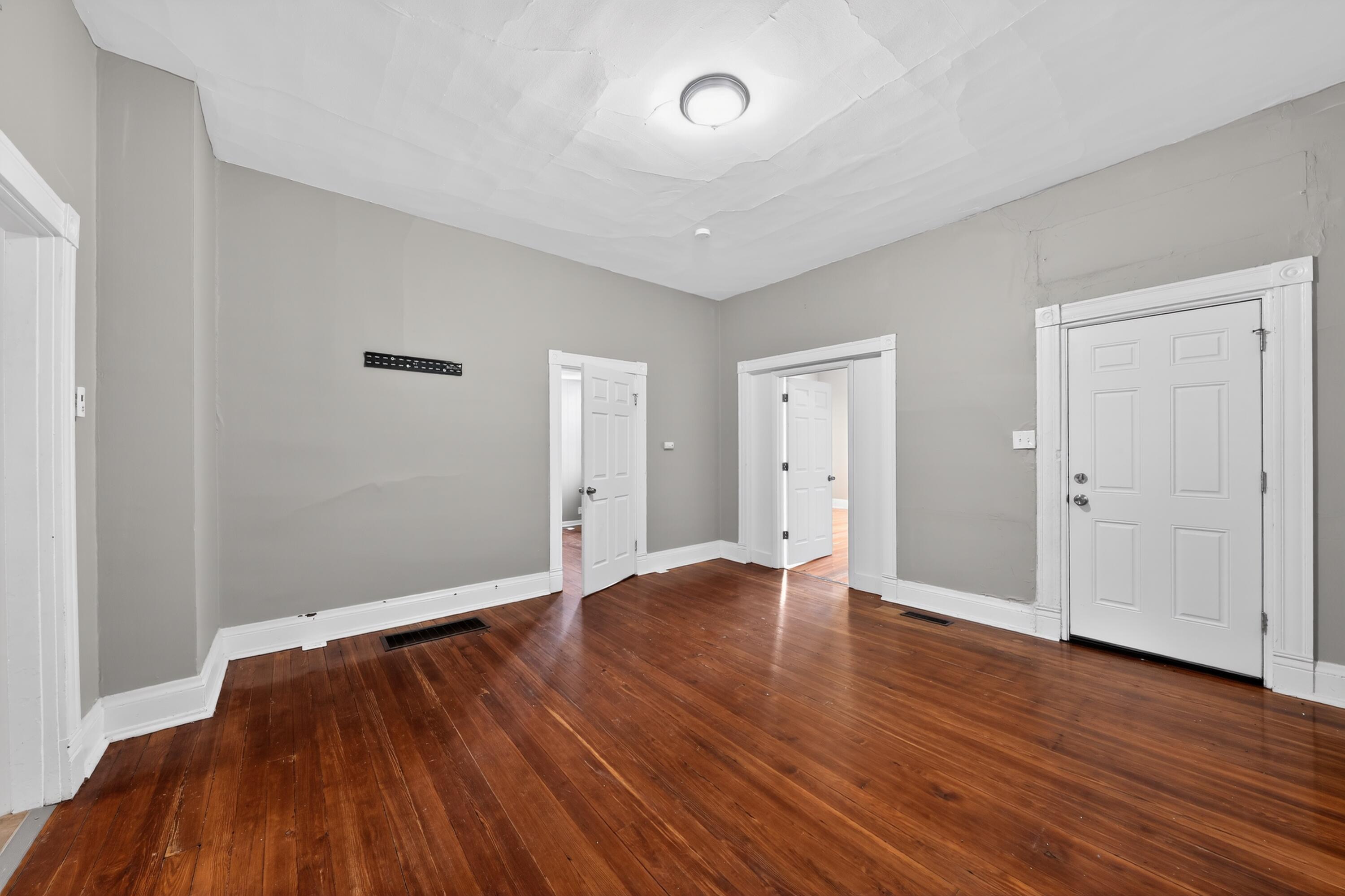 157 E 42nd Street Property Photo 10