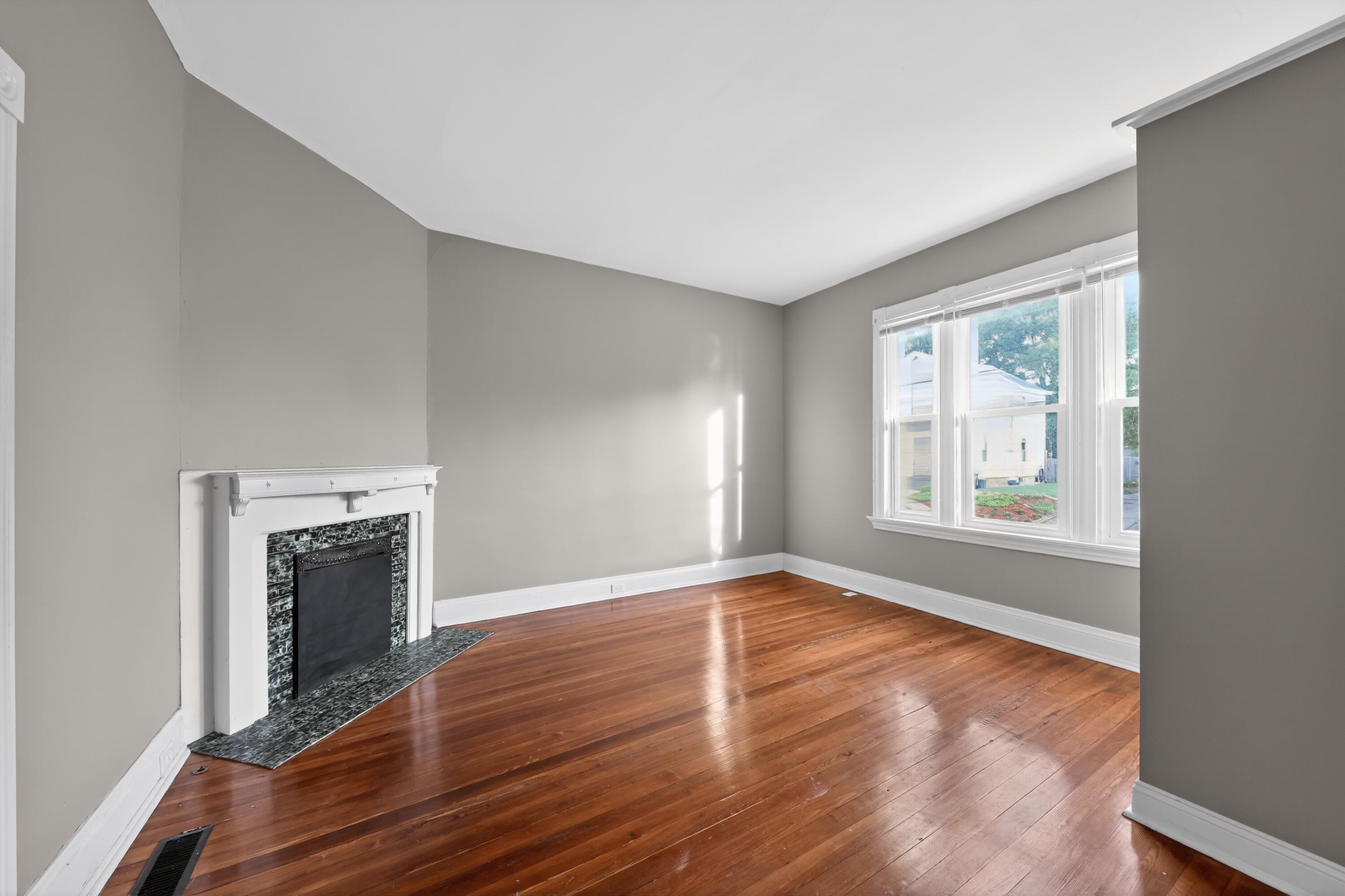 157 E 42nd Street Property Photo 12