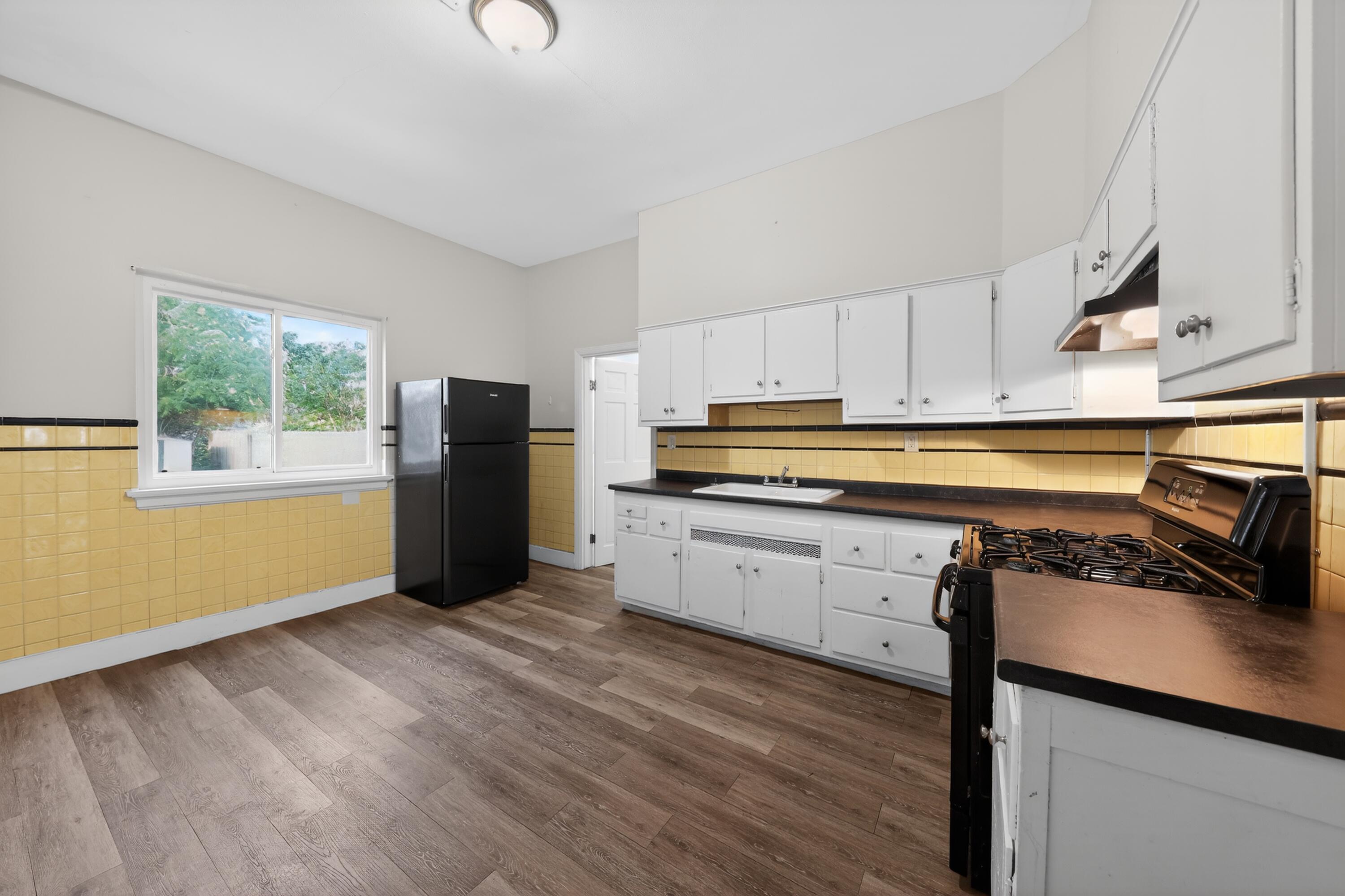 157 E 42nd Street Property Photo 13