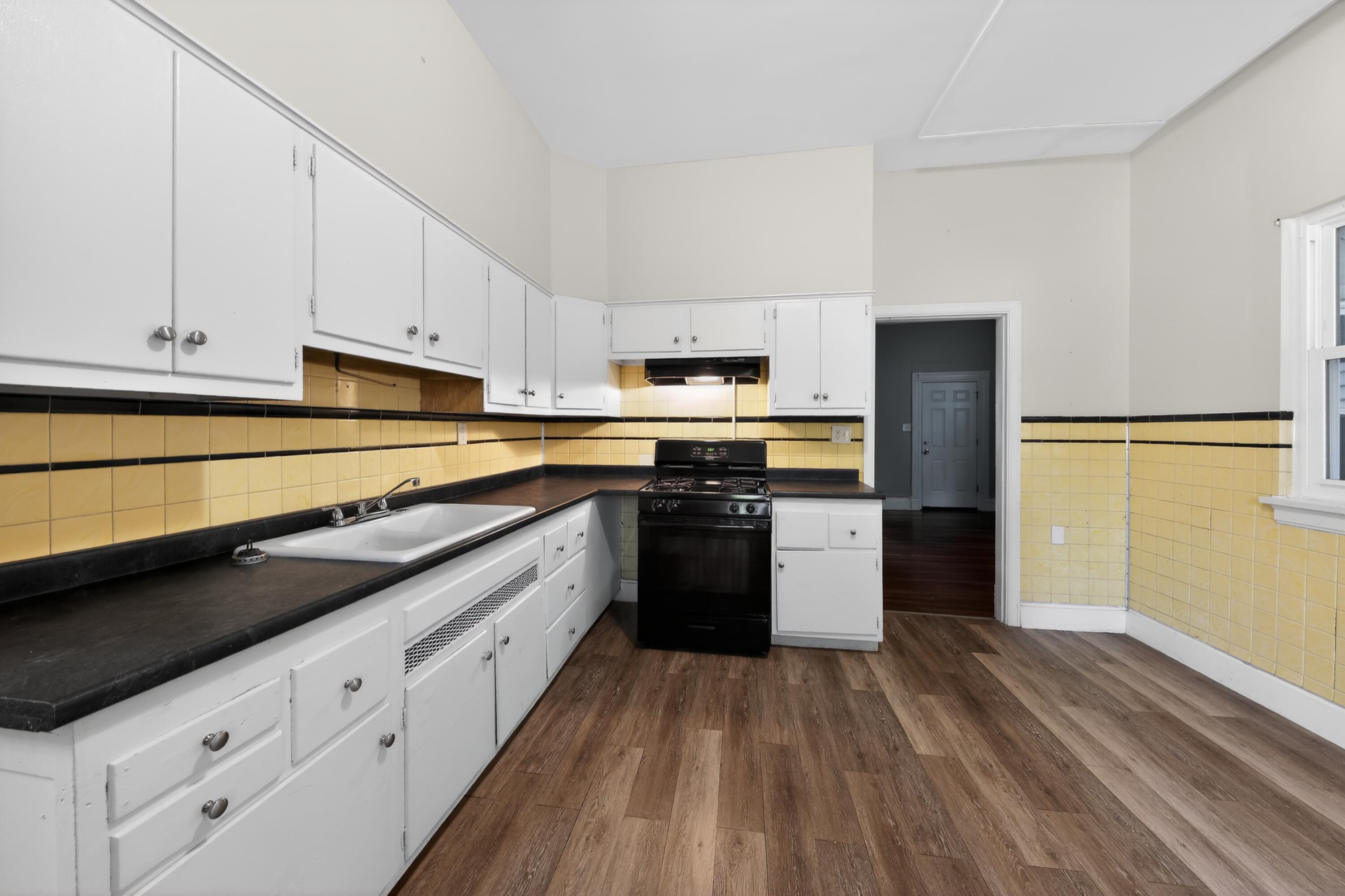 157 E 42nd Street Property Photo 14