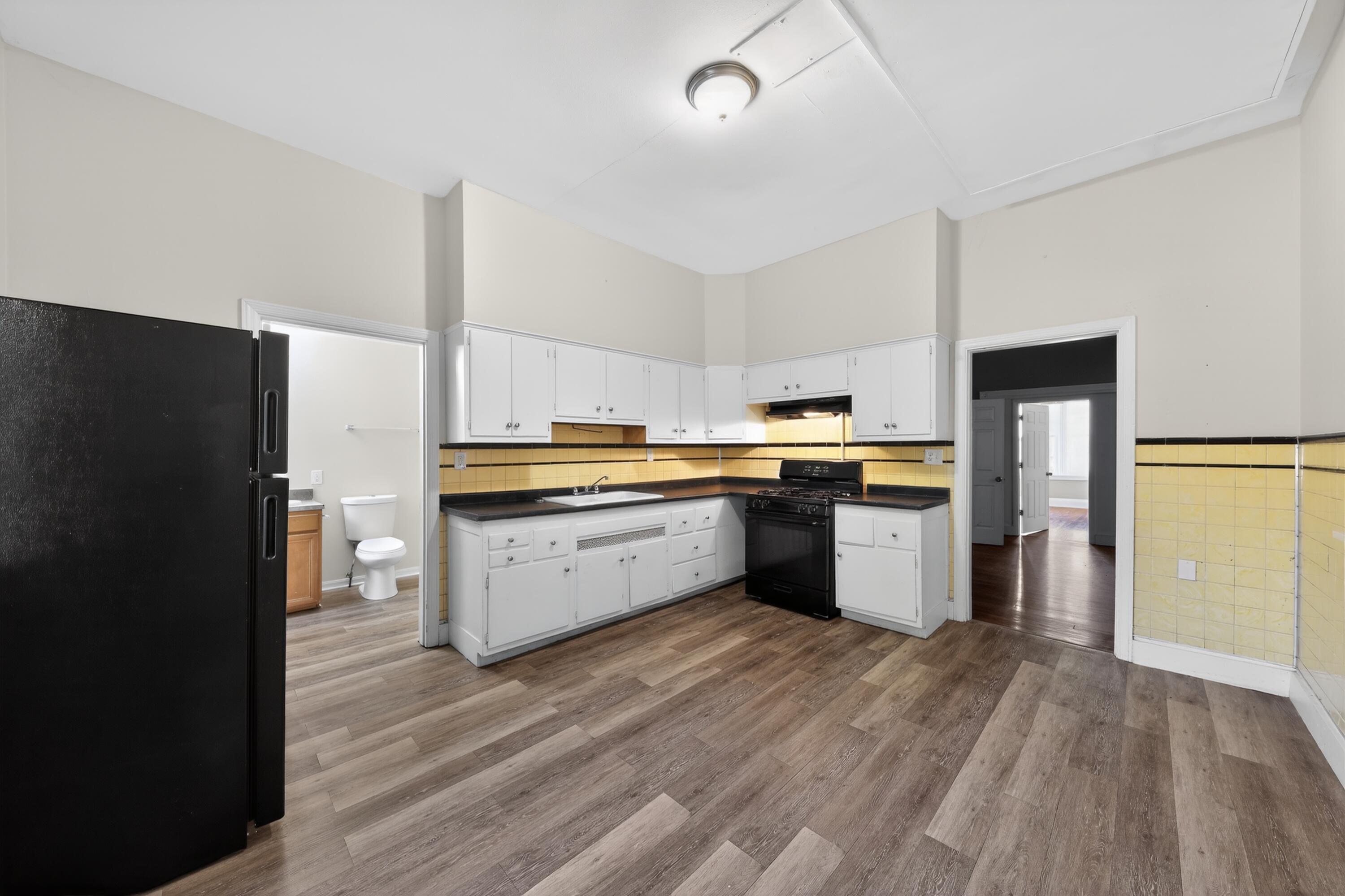 157 E 42nd Street Property Photo 15