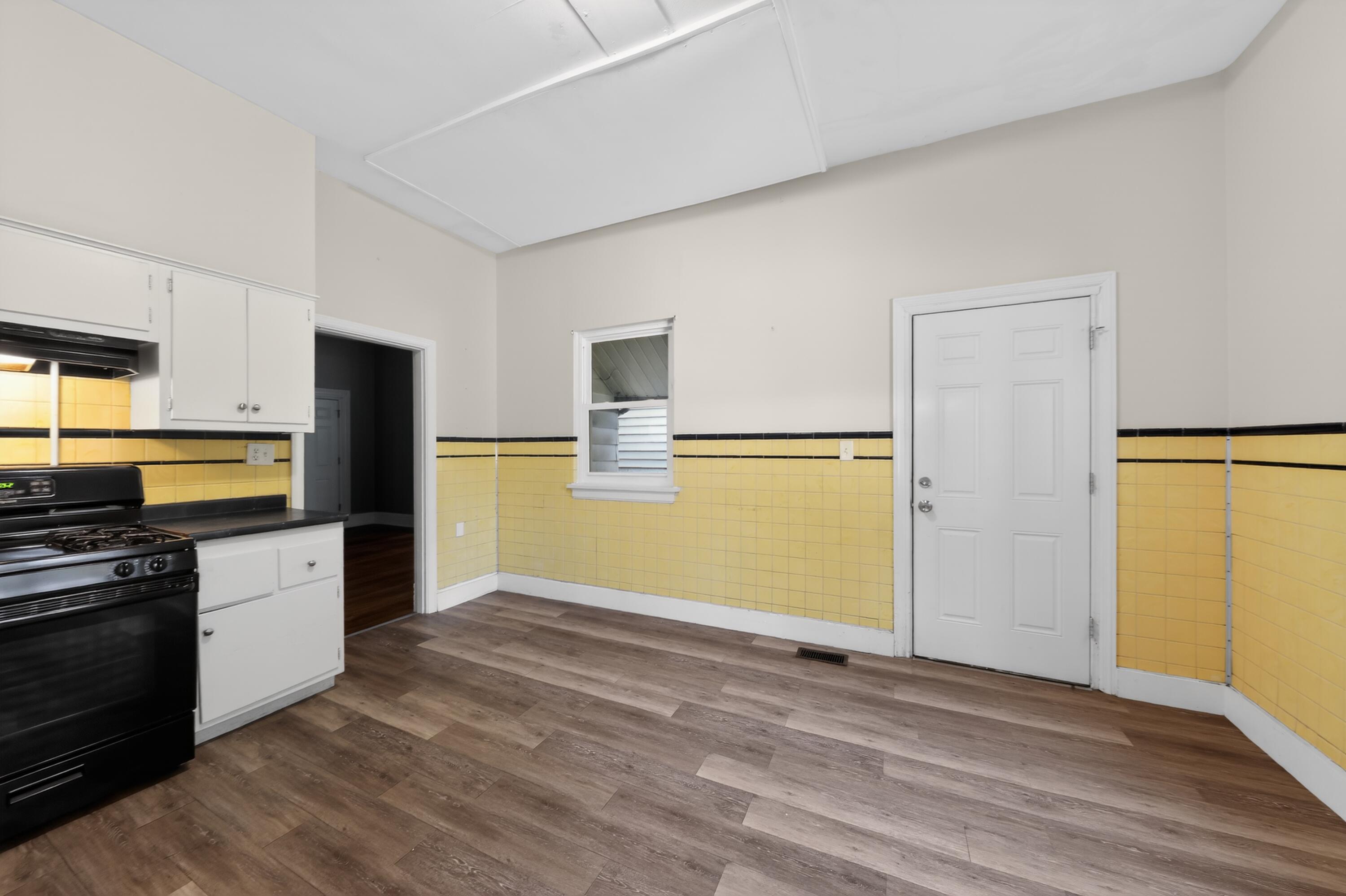 157 E 42nd Street Property Photo 16