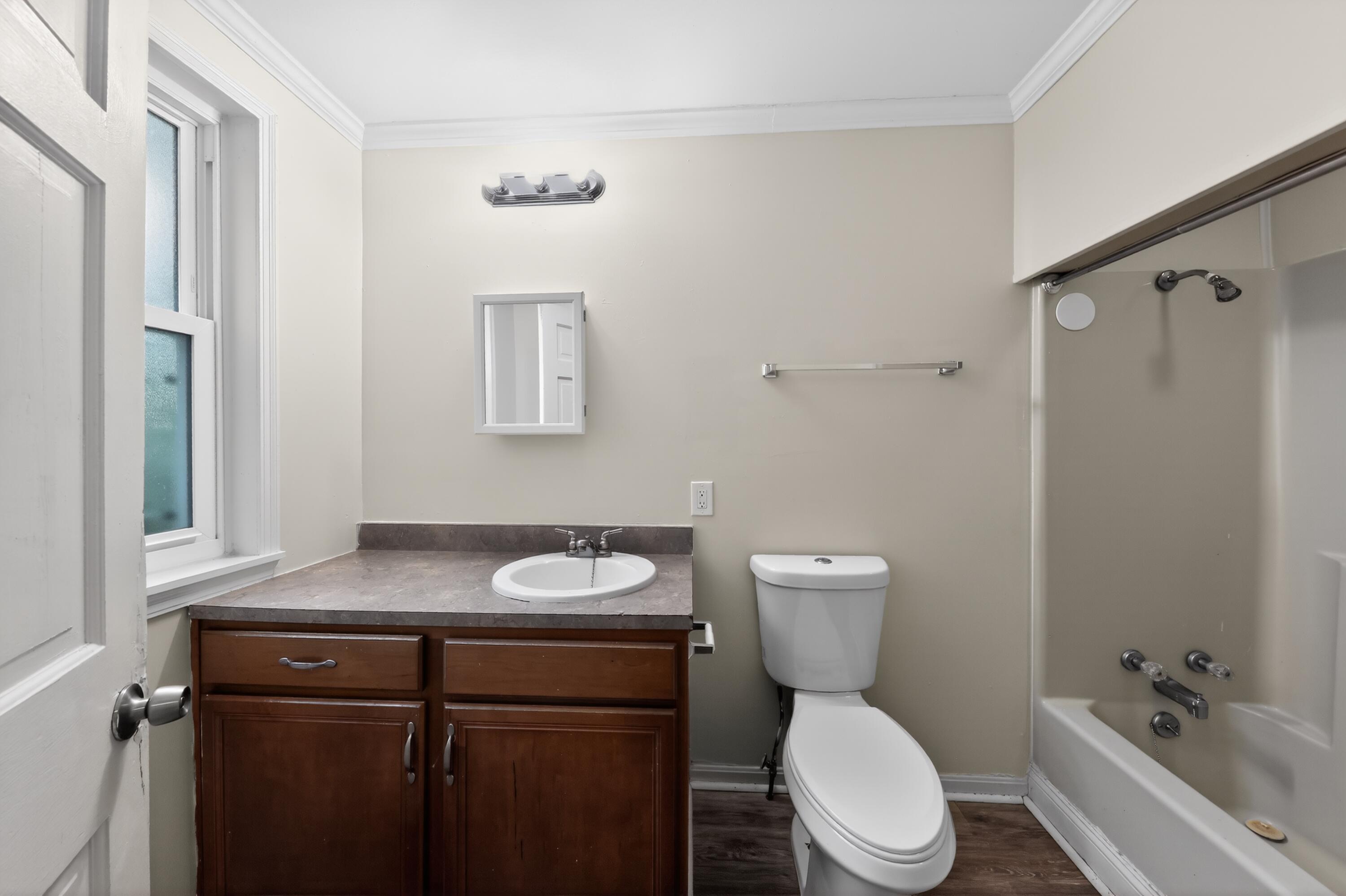 157 E 42nd Street Property Photo 22