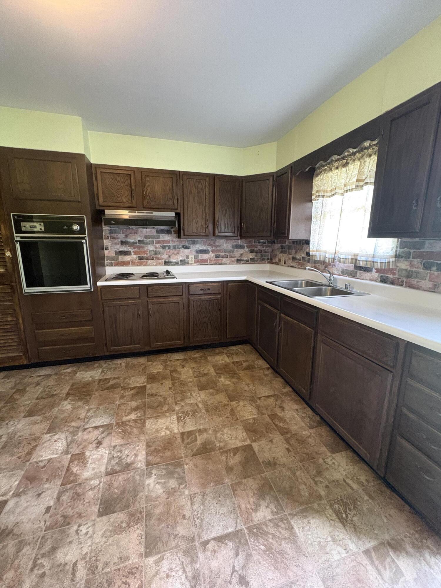 1814 Perry Lane Property Photo 2