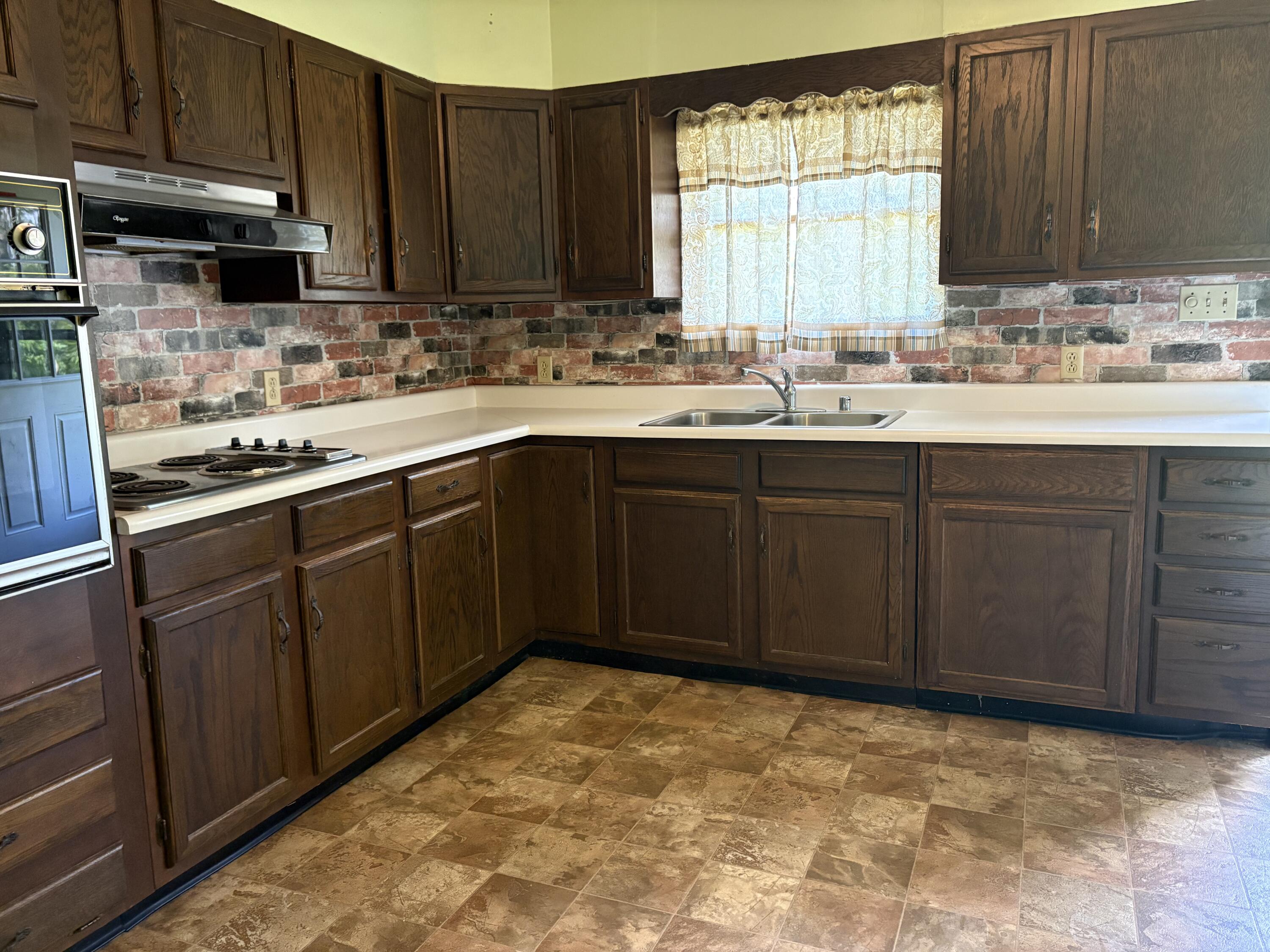 1814 Perry Lane Property Photo 3