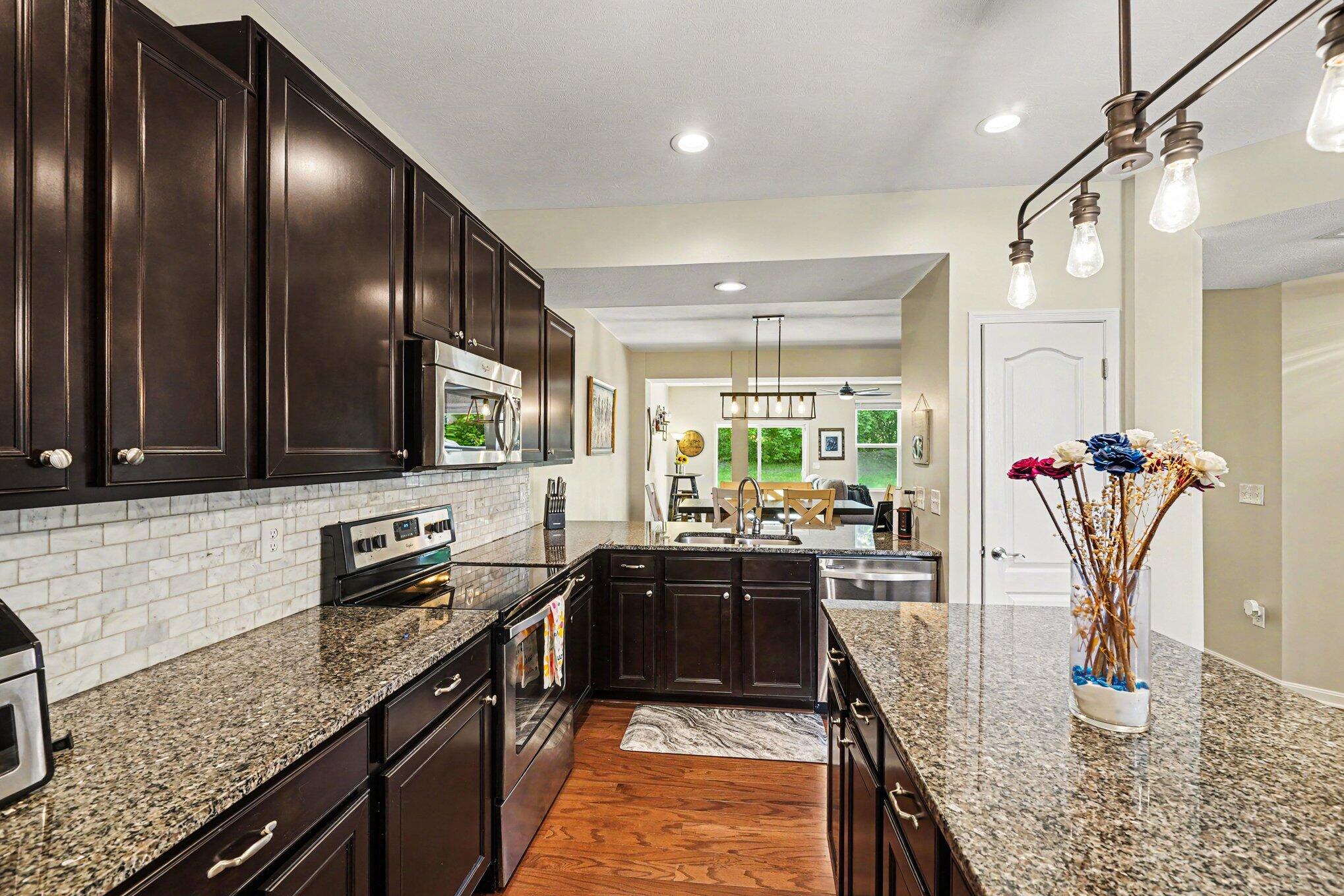 2034 Evening Star Property Photo 9