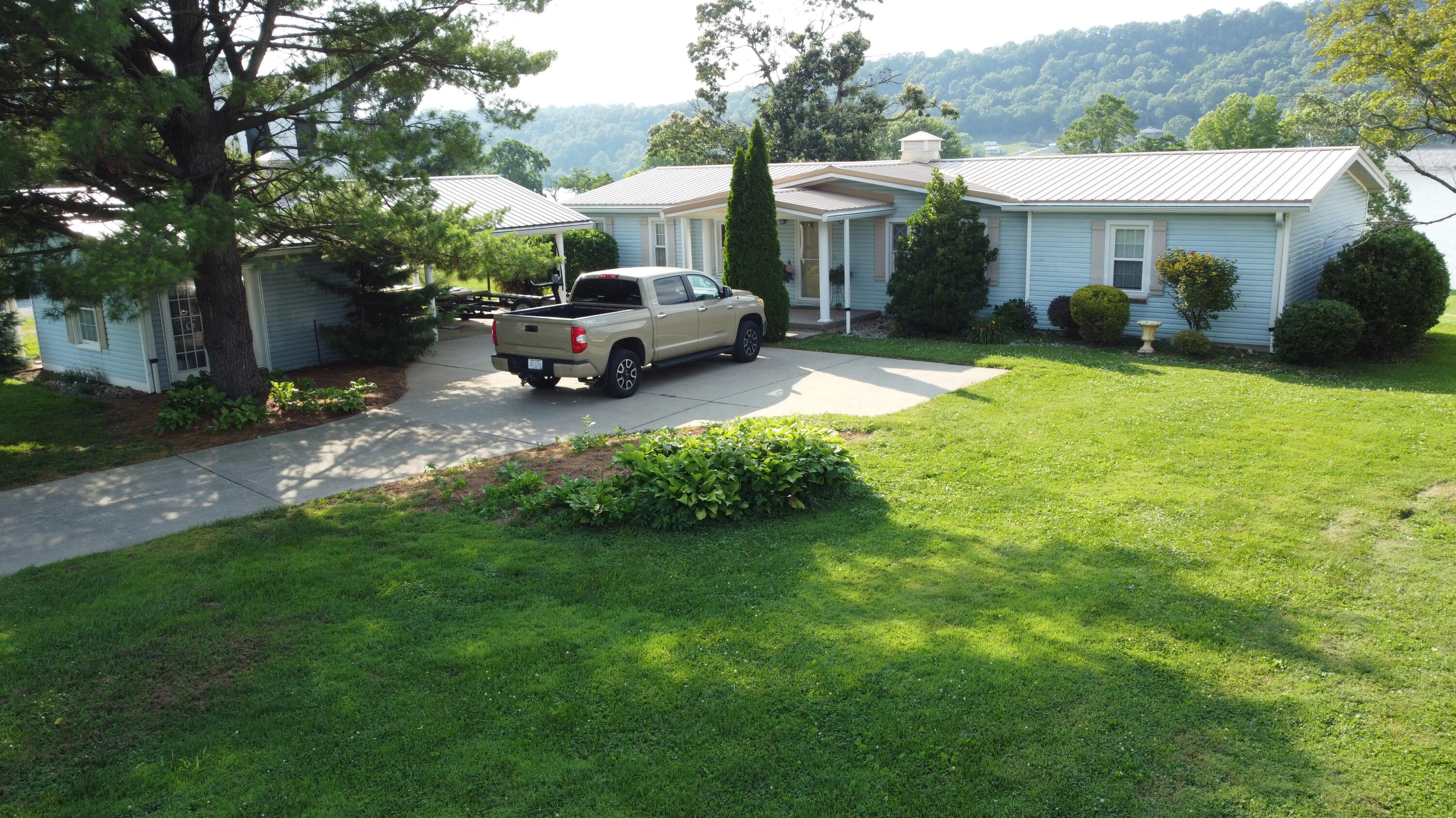405 E High Street Property Photo 1