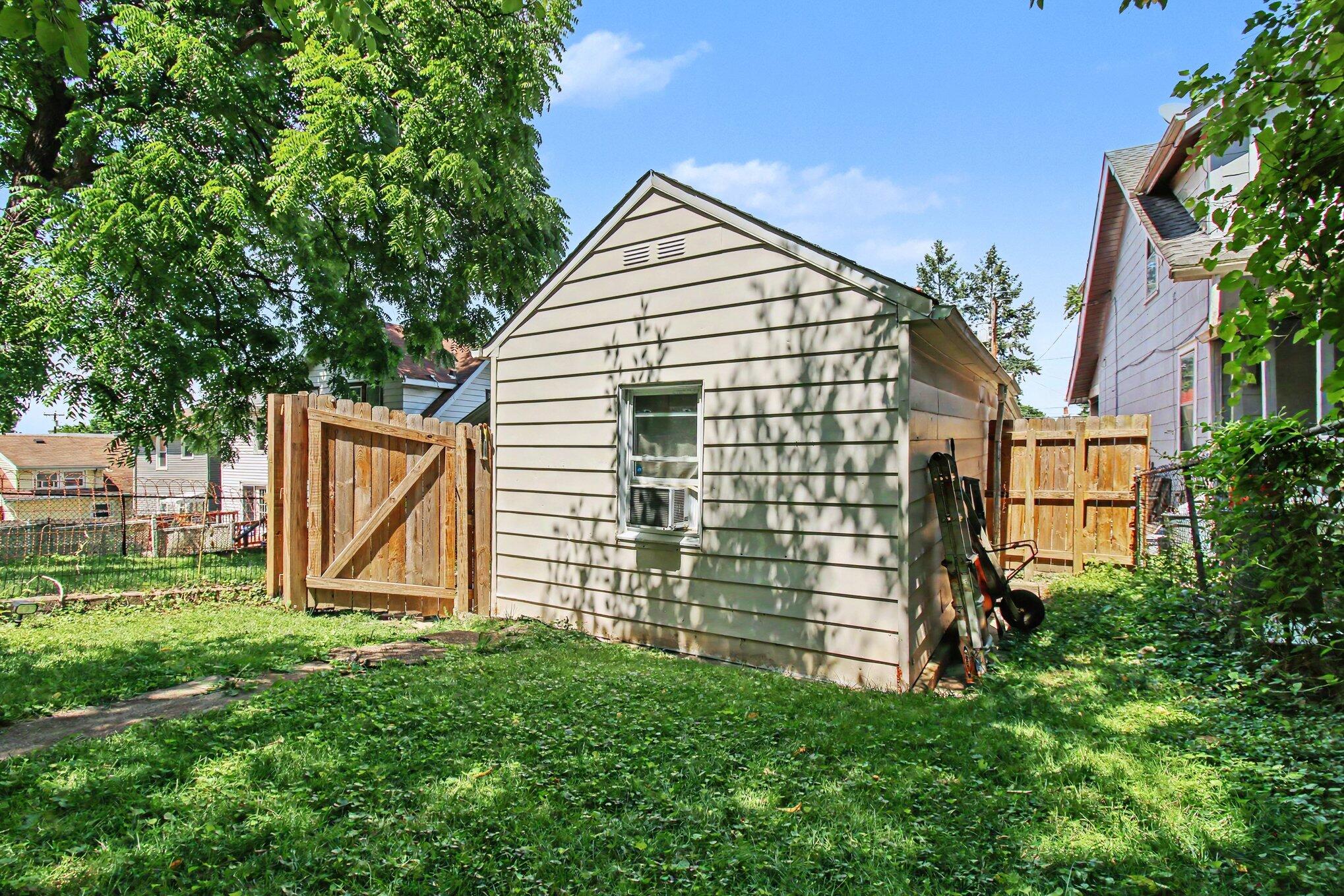 2439 Warren Street Property Photo 25