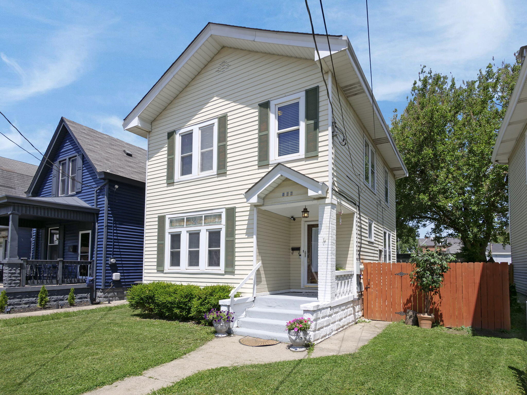 166 E 42nd Street Property Photo 3