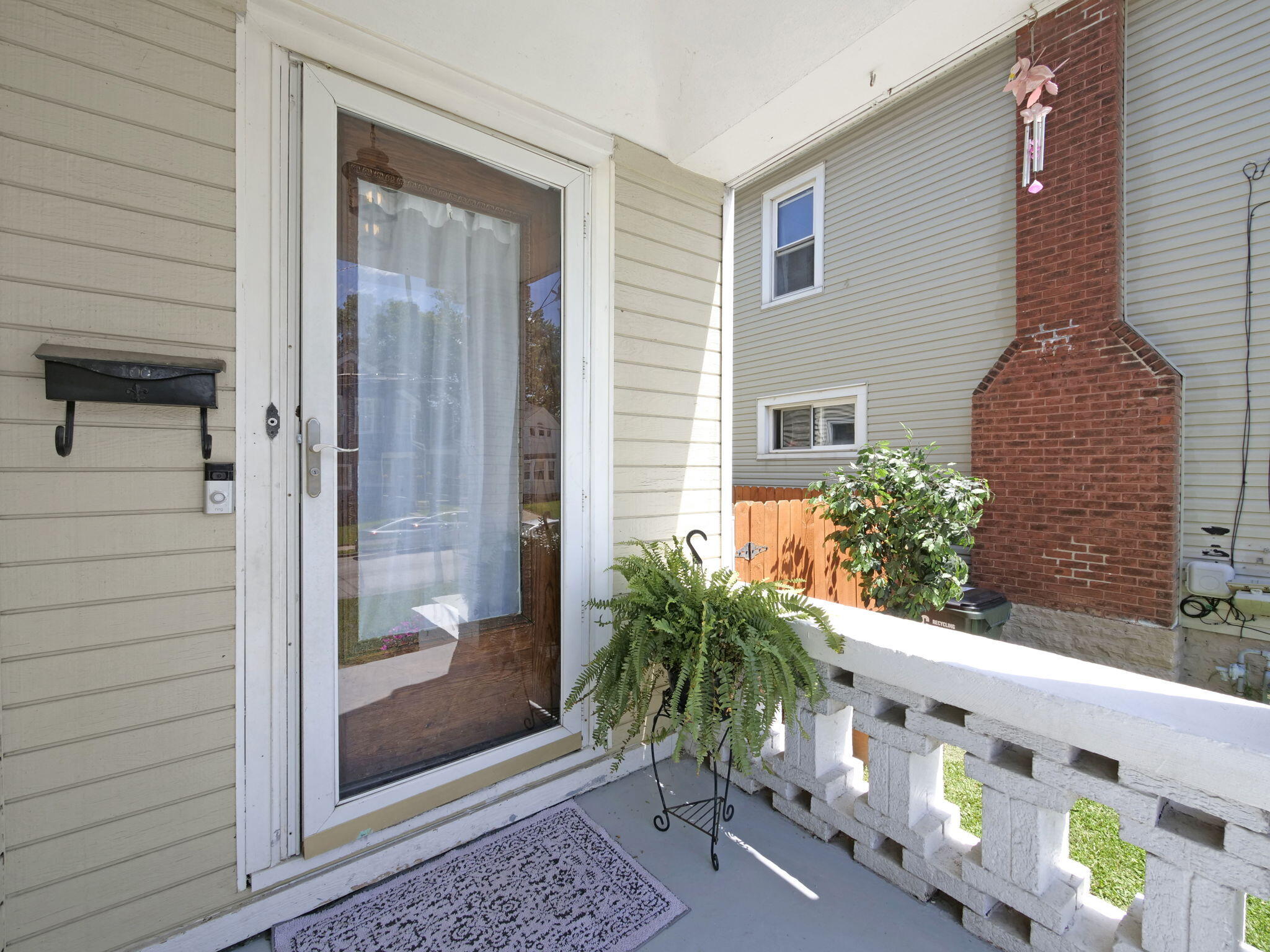 166 E 42nd Street Property Photo 4