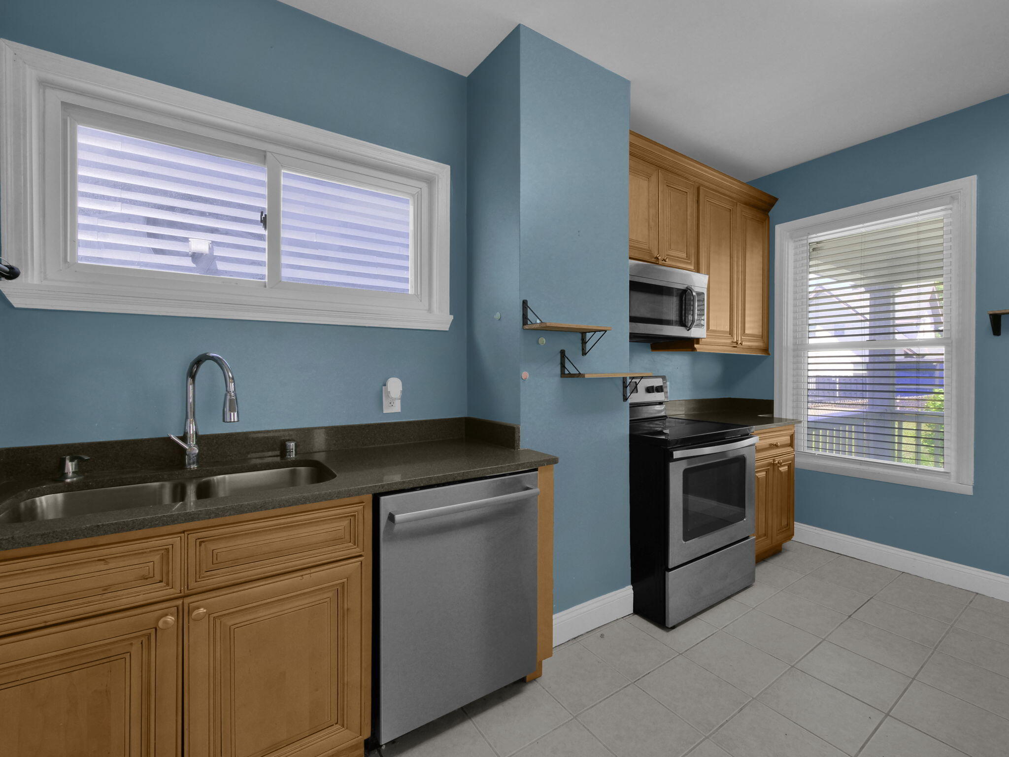 166 E 42nd Street Property Photo 10