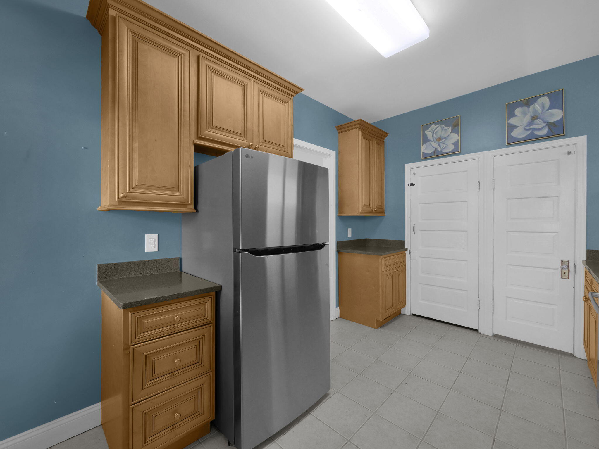 166 E 42nd Street Property Photo 11