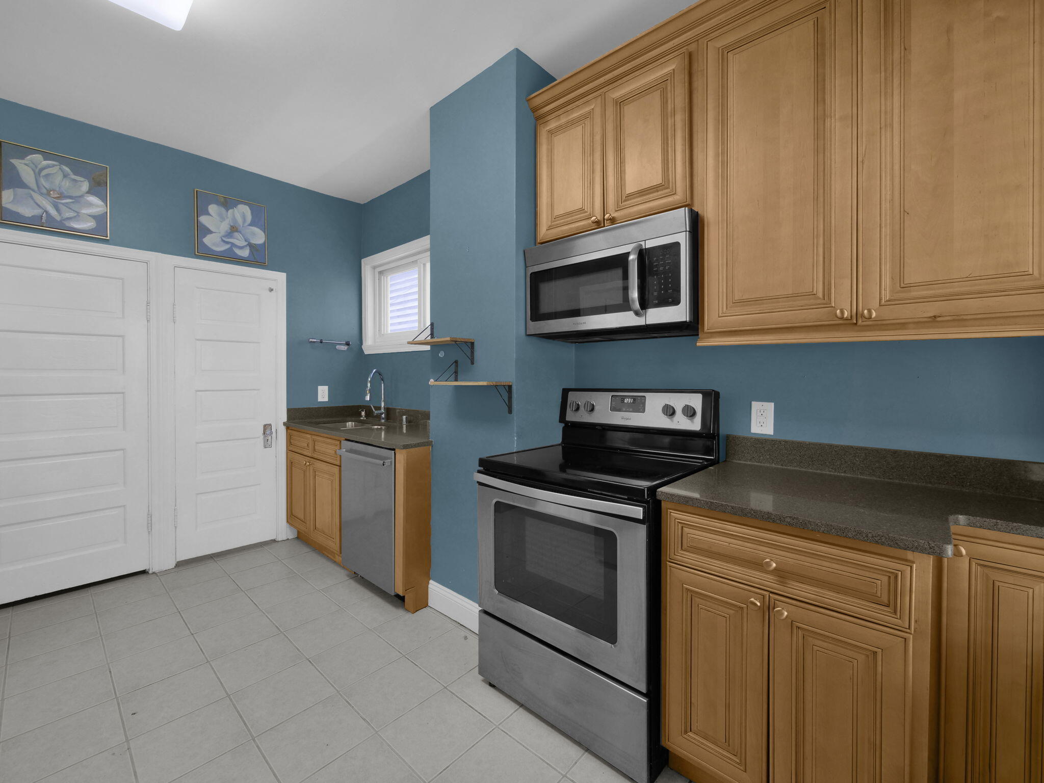 166 E 42nd Street Property Photo 12