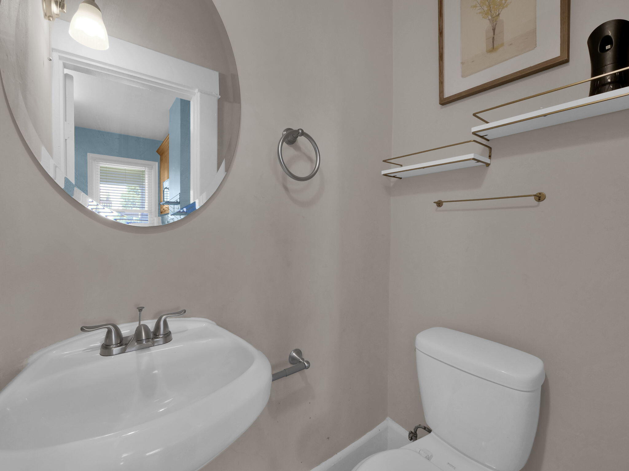 166 E 42nd Street Property Photo 14