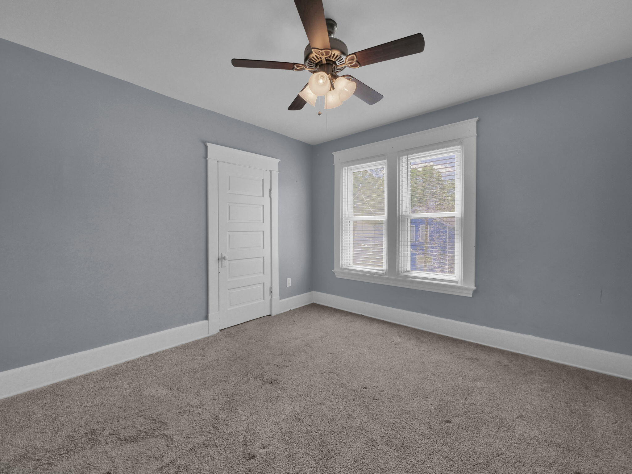 166 E 42nd Street Property Photo 15