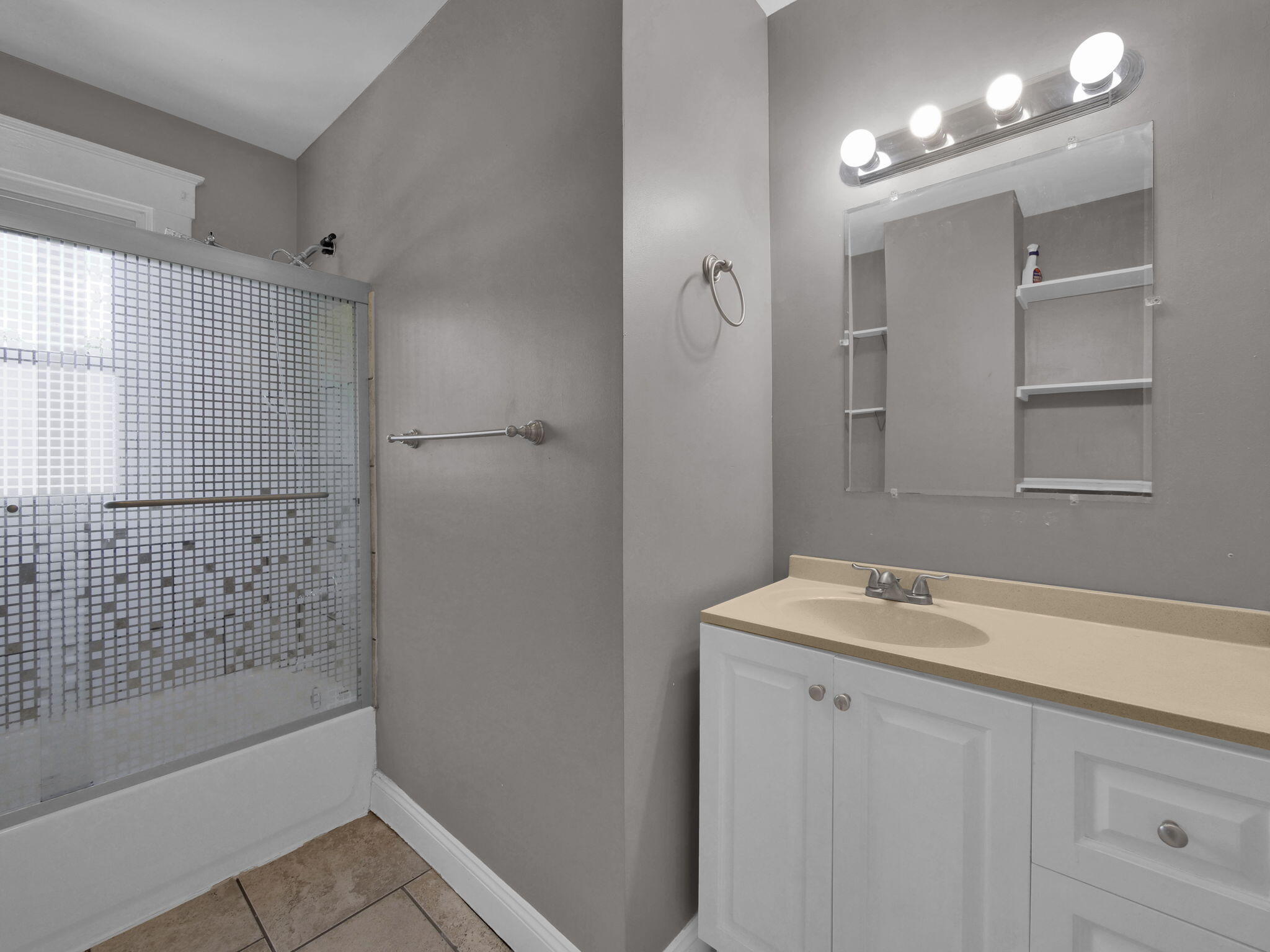 166 E 42nd Street Property Photo 17