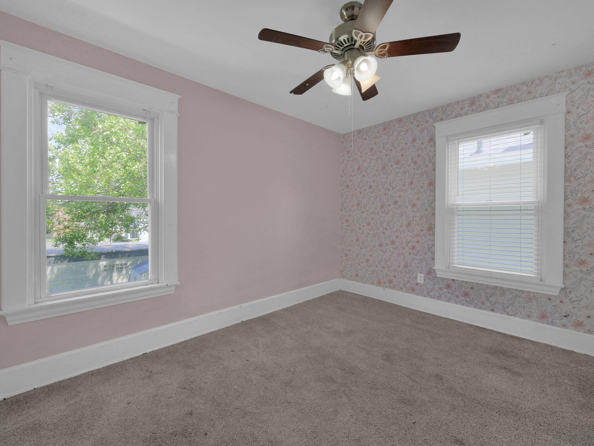 166 E 42nd Street Property Photo 18